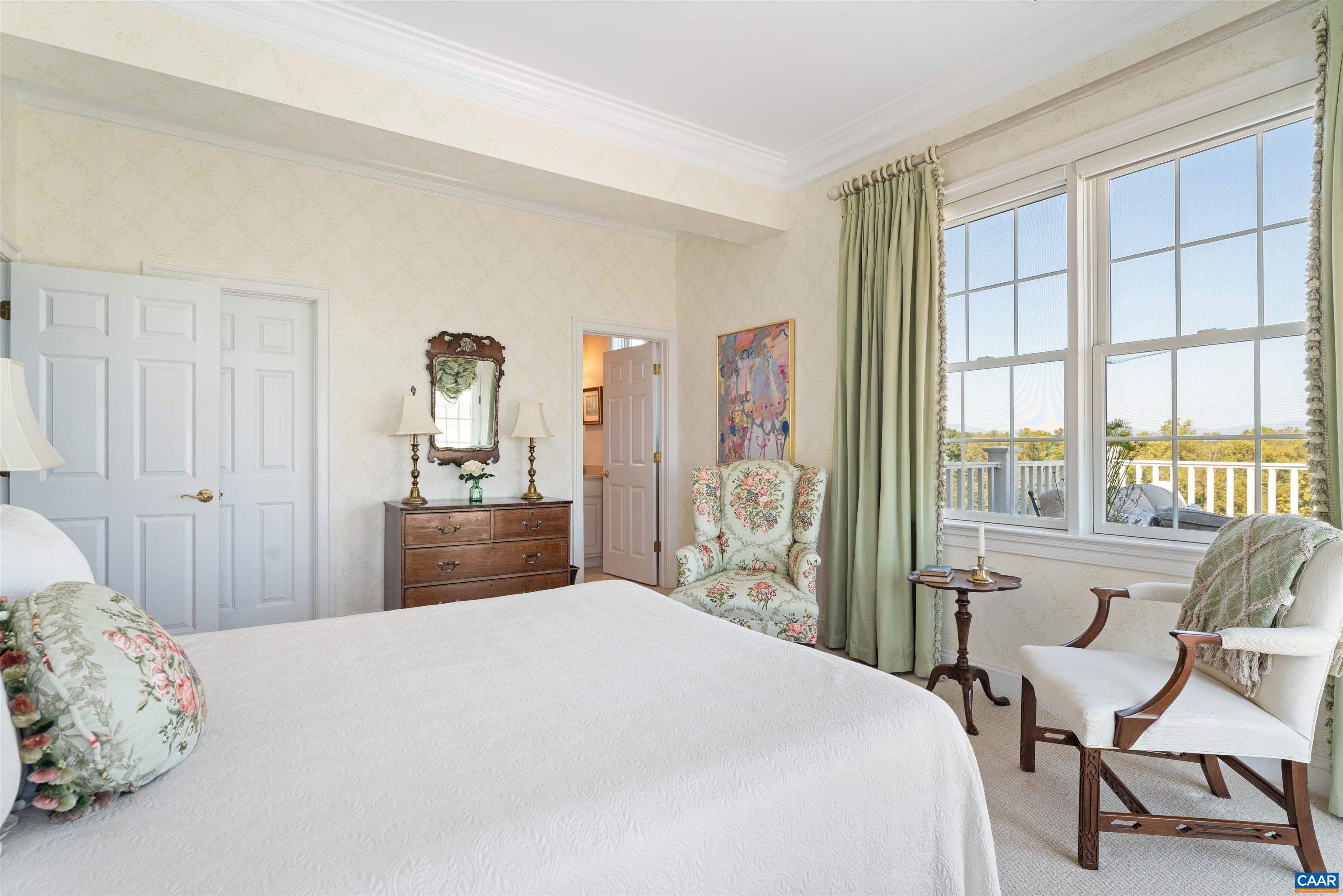 435 WHITE GABLES LN Unit: 302