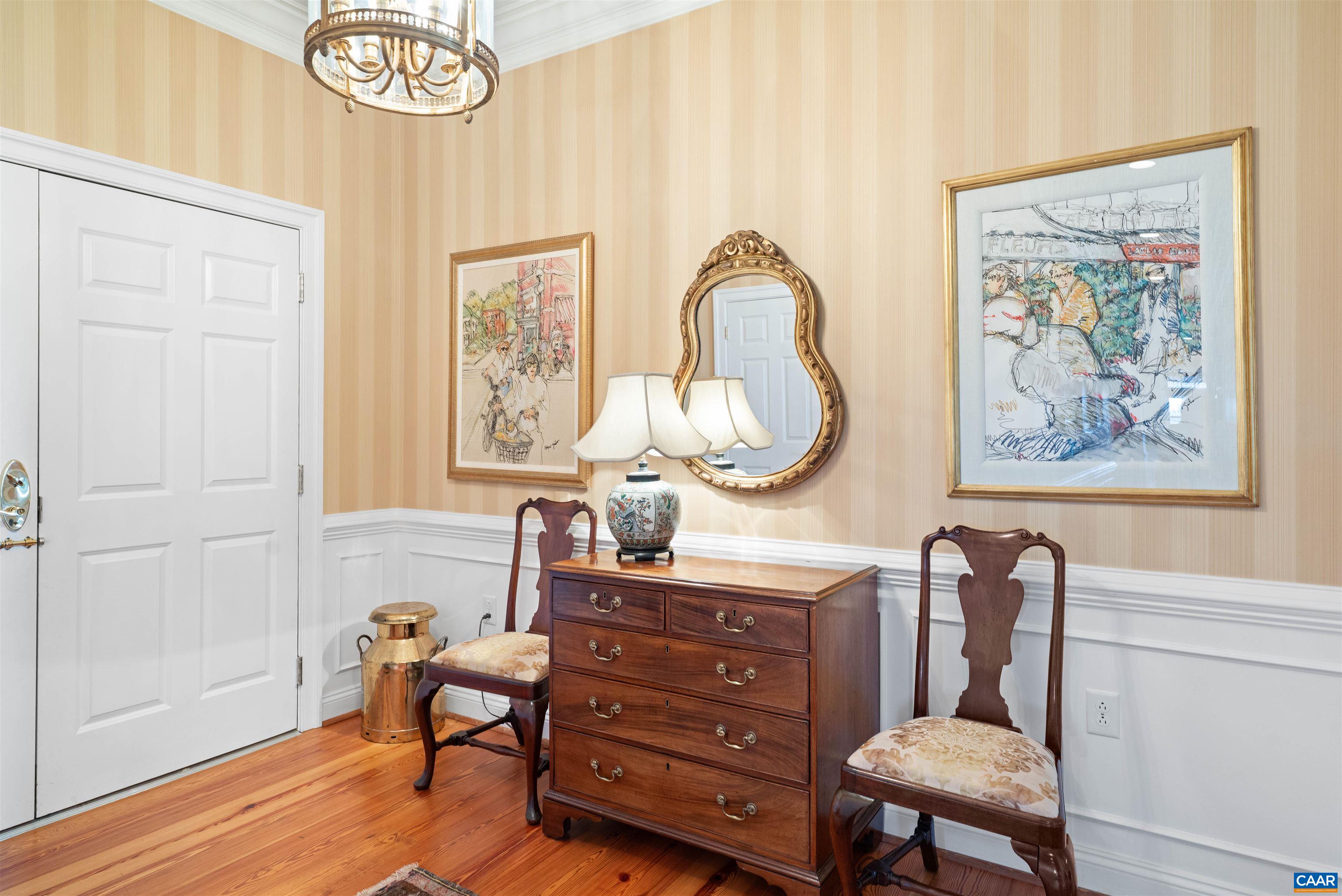 435 WHITE GABLES LN Unit: 302