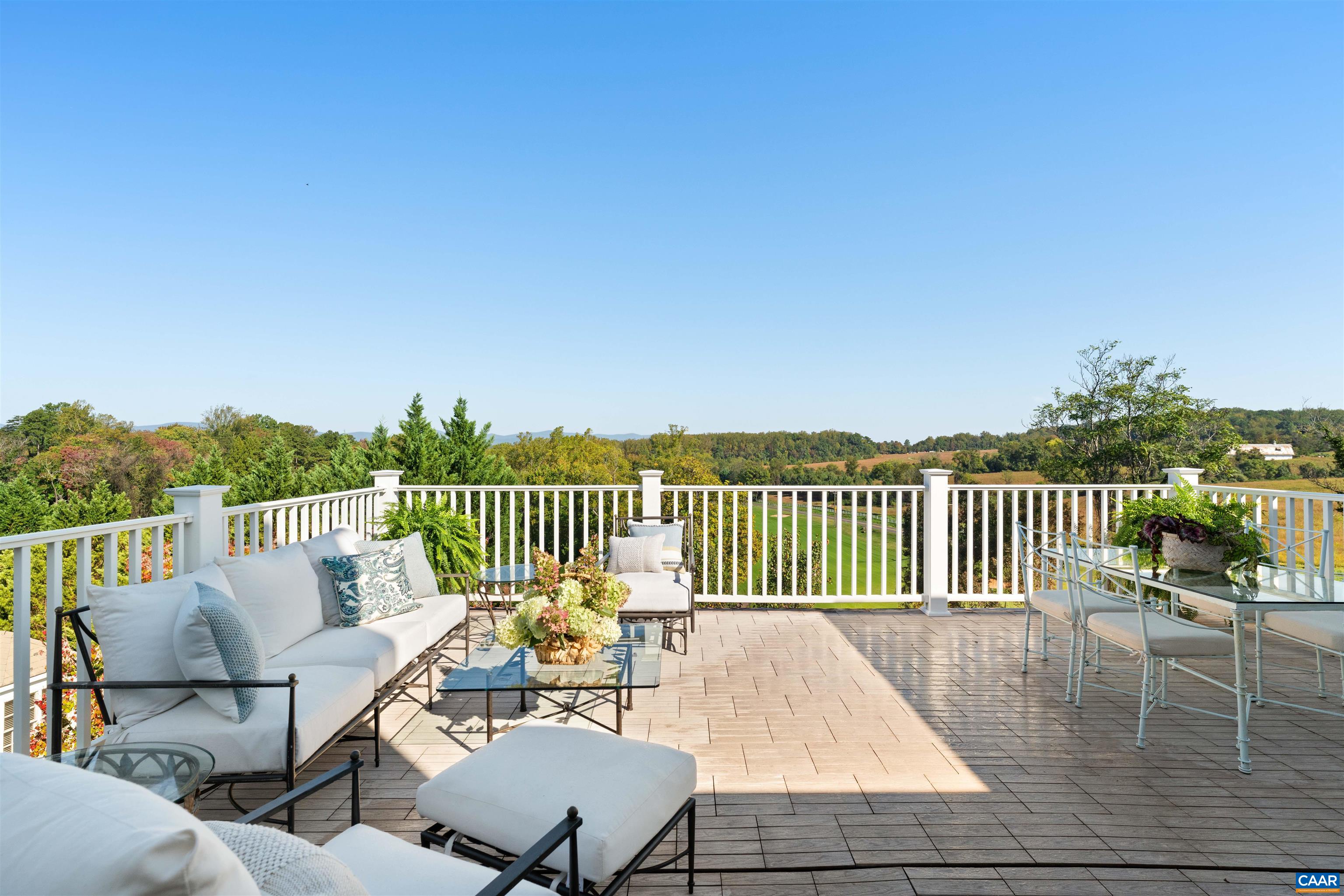 435 WHITE GABLES LN Unit: 302