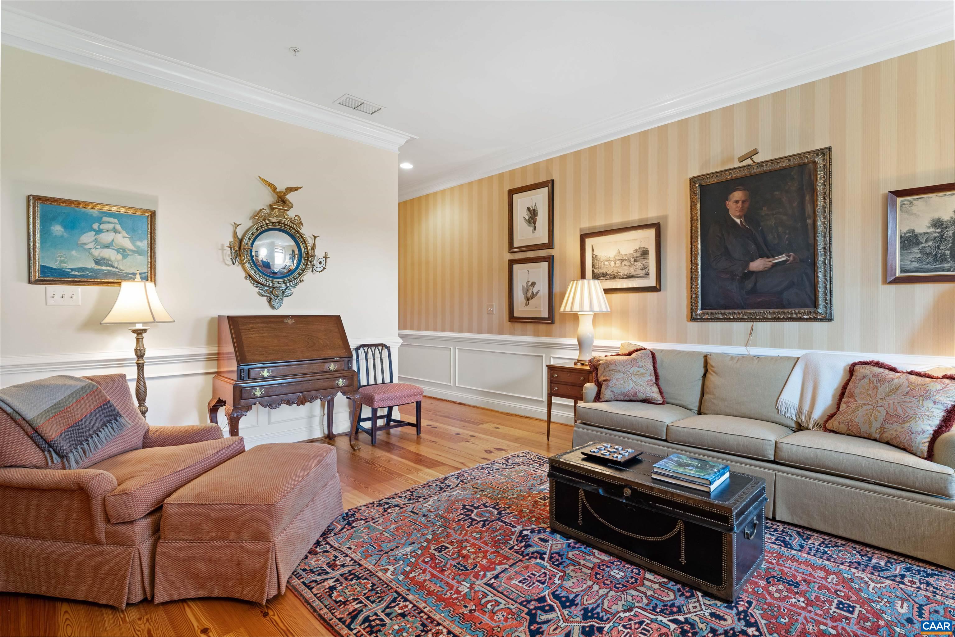 435 WHITE GABLES LN Unit: 302