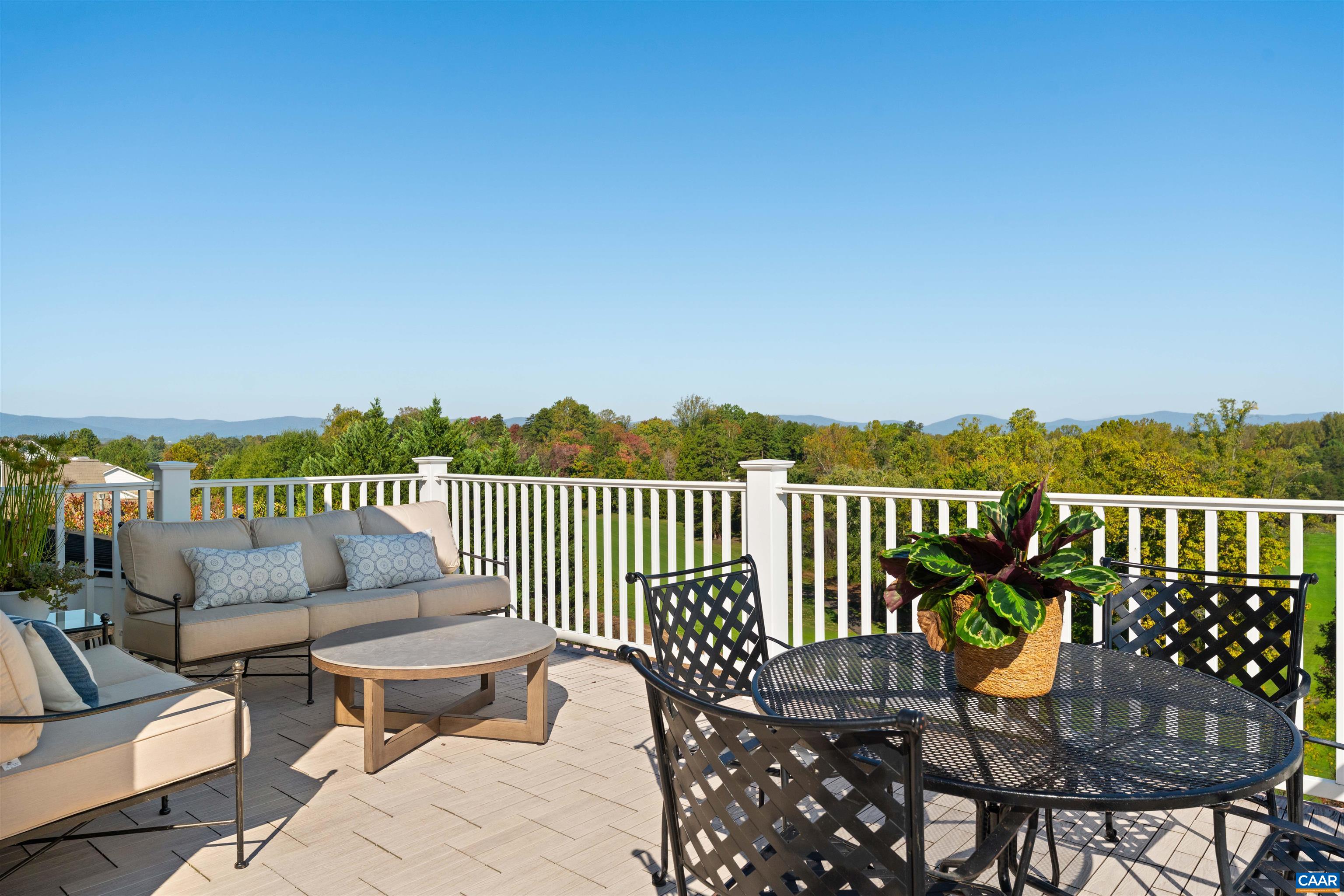 435 WHITE GABLES LN Unit: 302