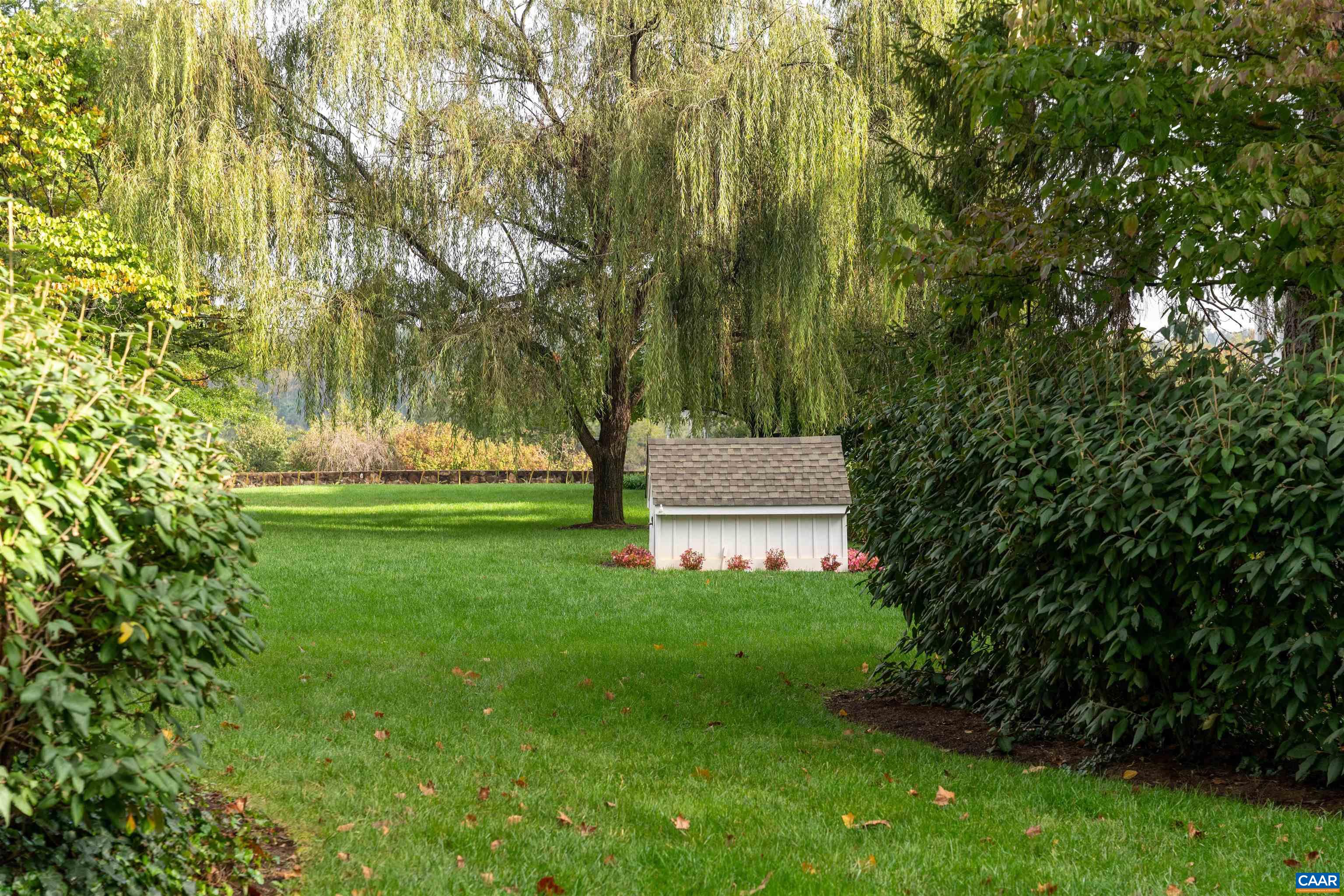 435 WHITE GABLES LN Unit: 302