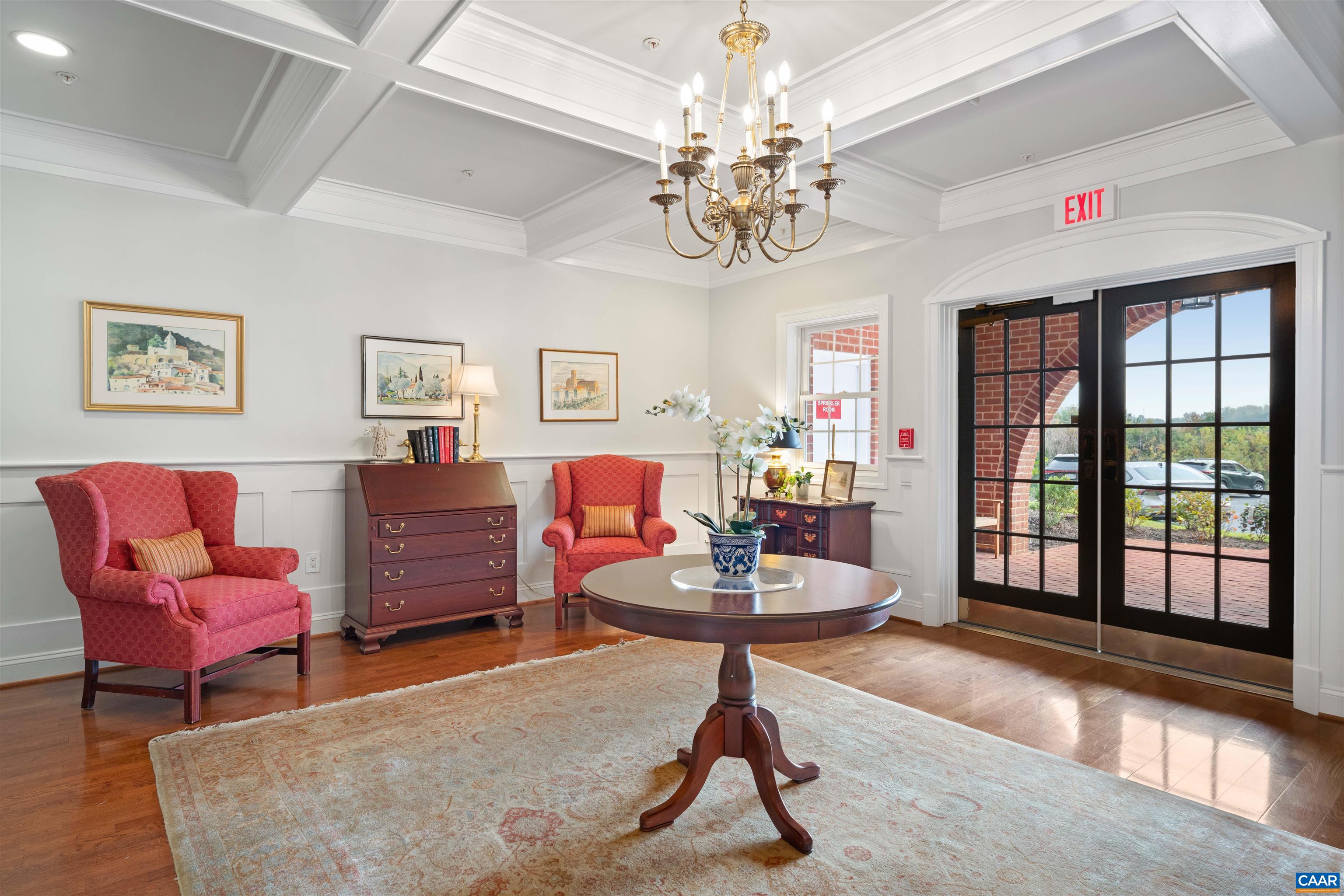 435 WHITE GABLES LN Unit: 302