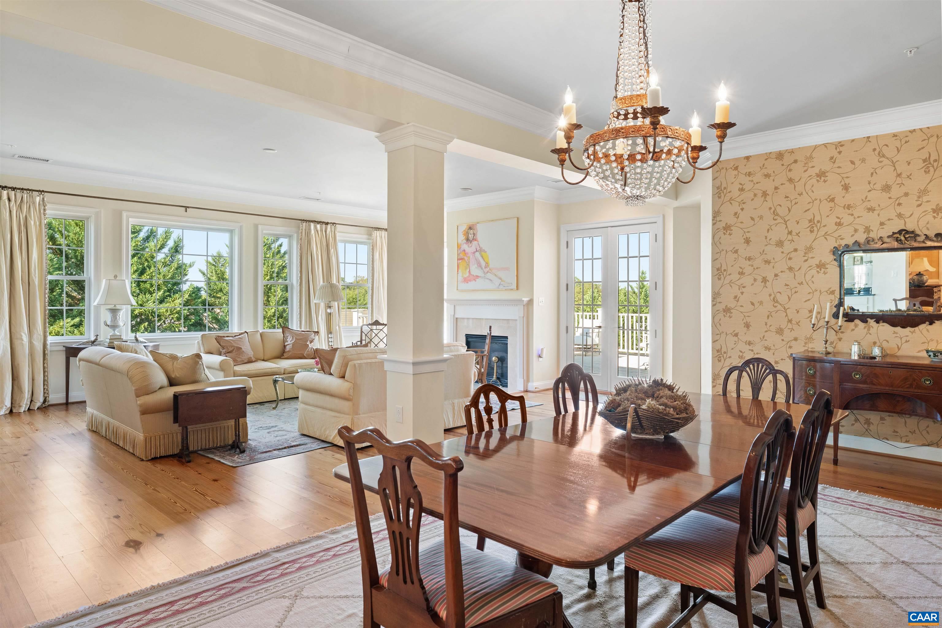 435 WHITE GABLES LN Unit: 302