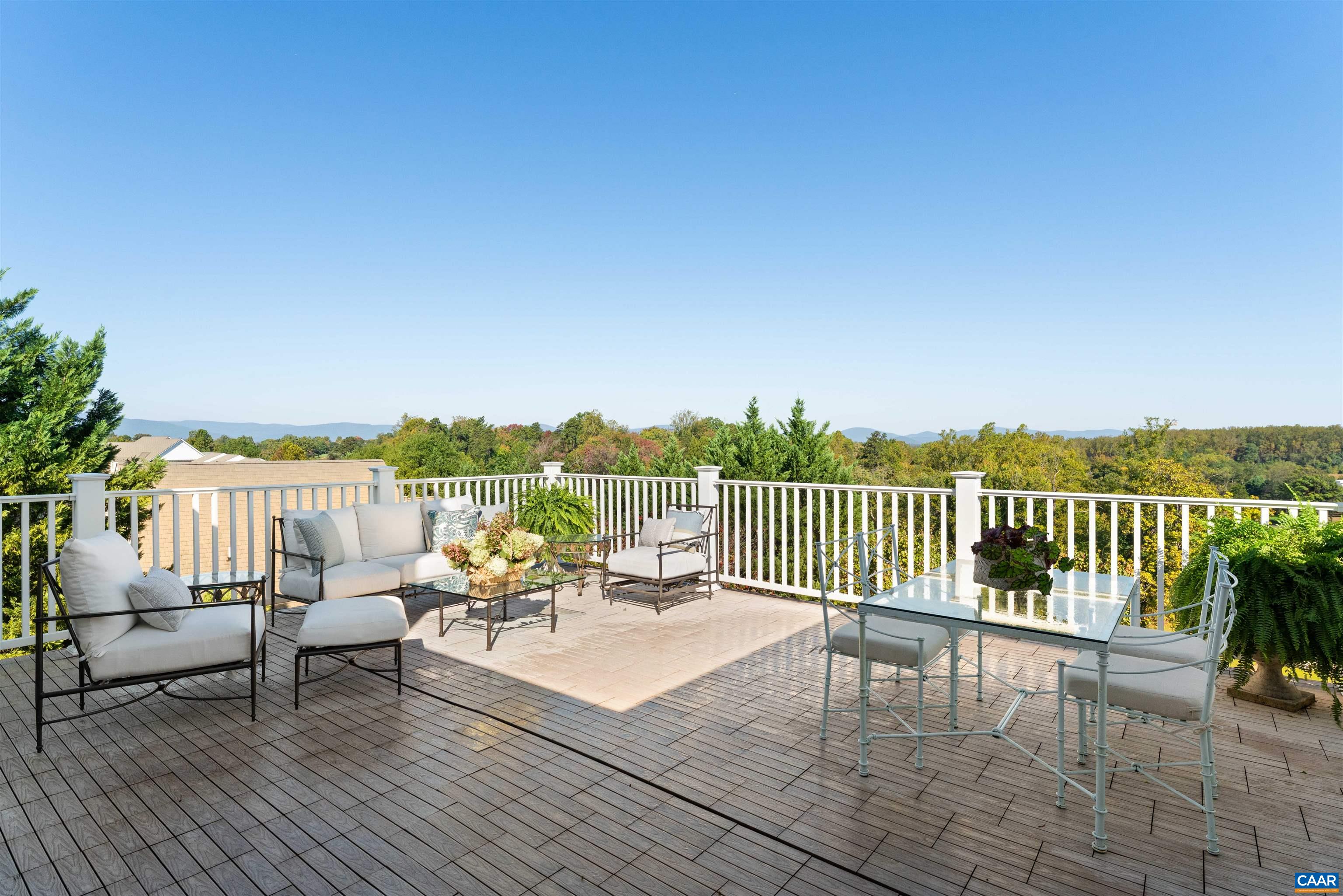 435 WHITE GABLES LN Unit: 302
