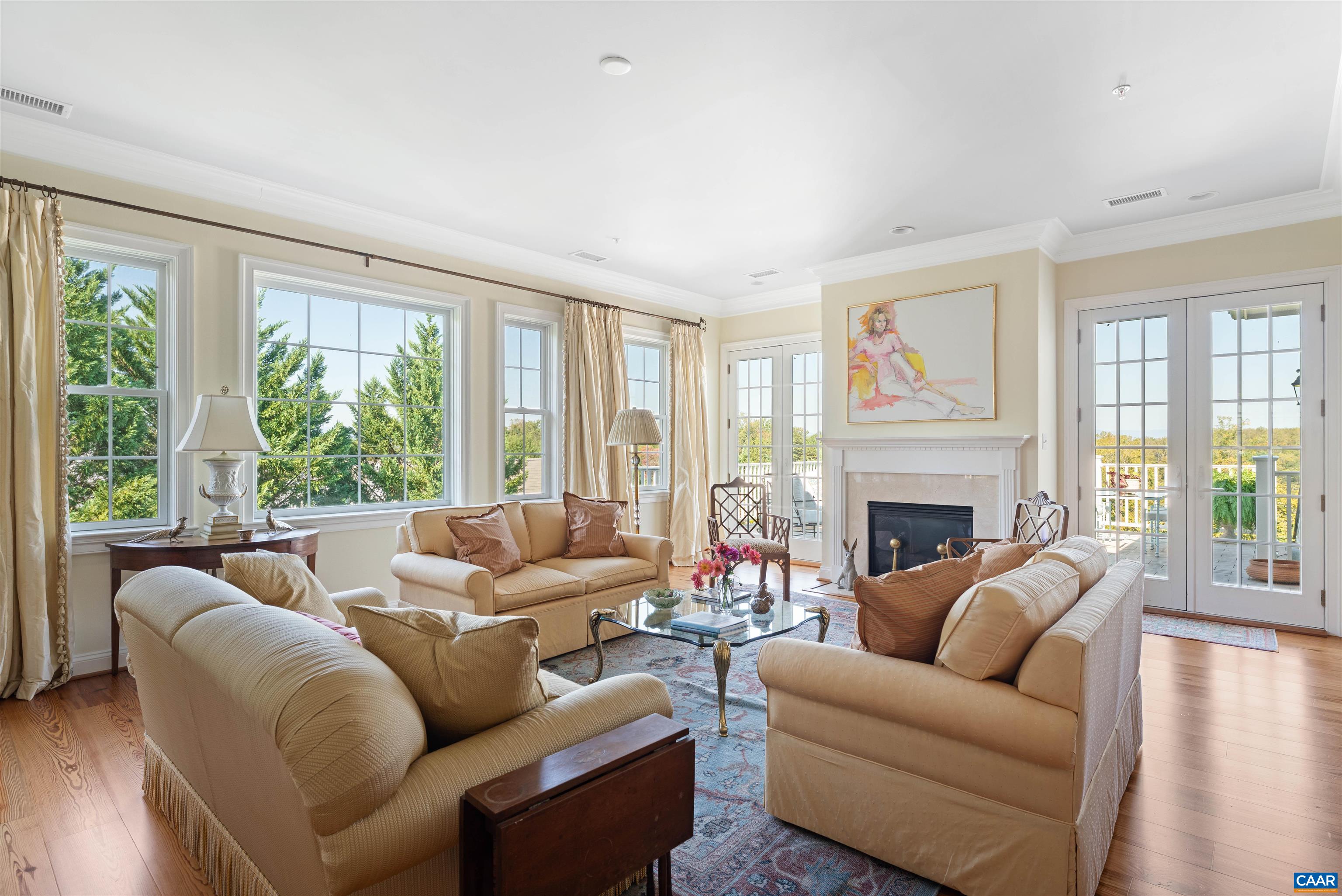 435 WHITE GABLES LN Unit: 302