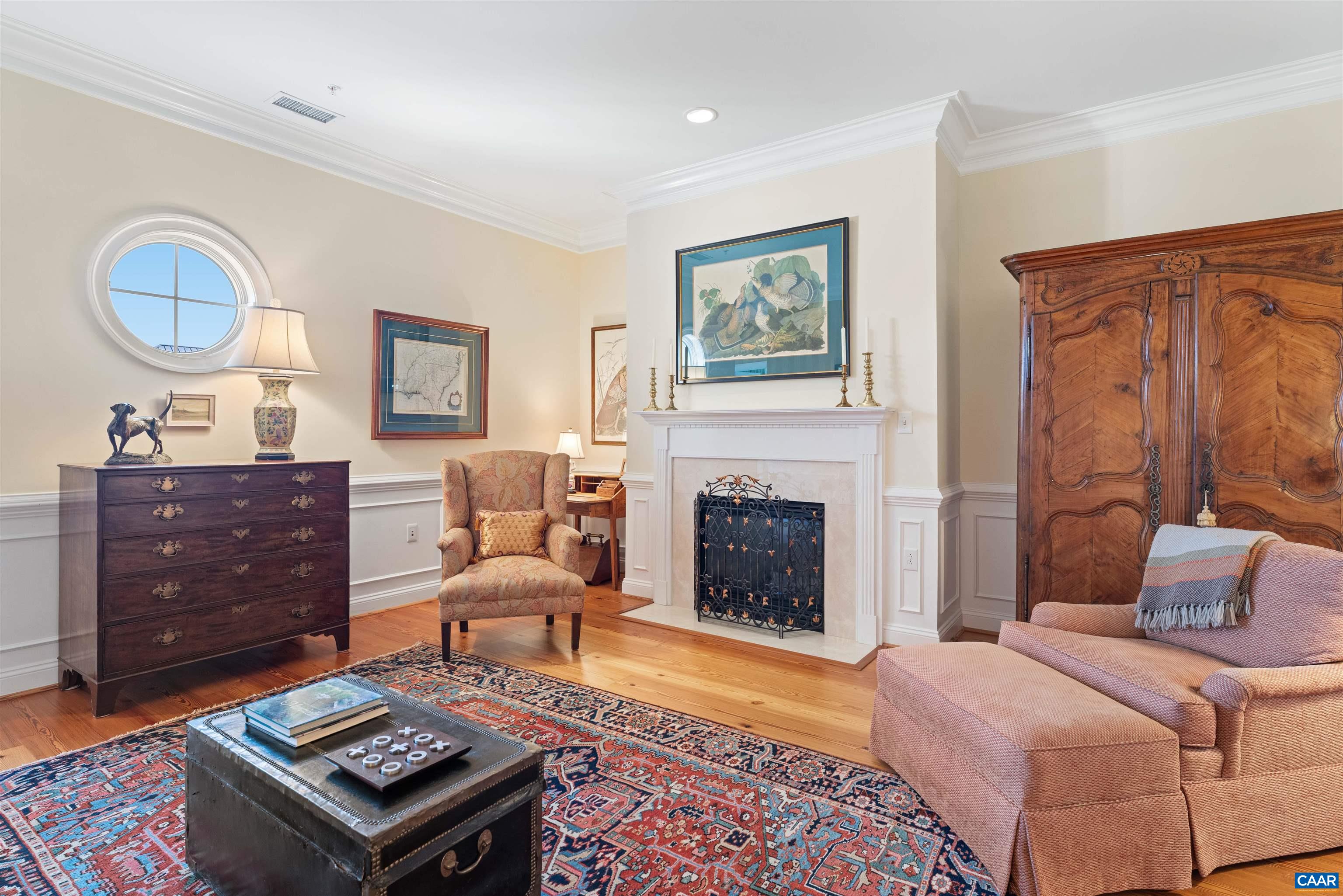 435 WHITE GABLES LN Unit: 302
