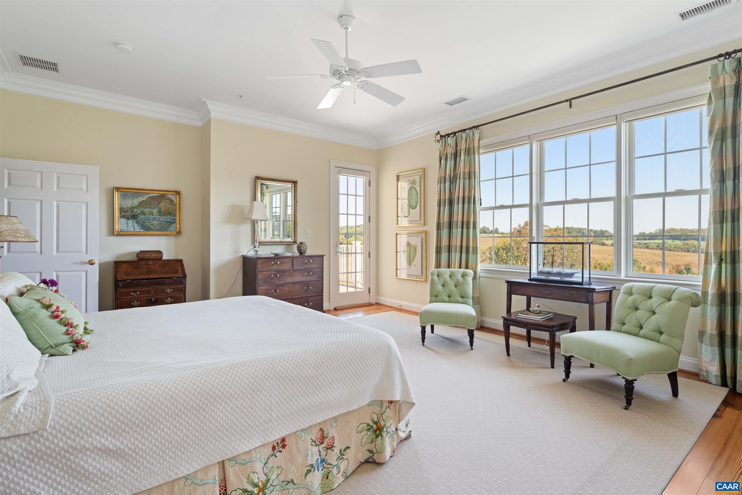 435 WHITE GABLES LN Unit: 302