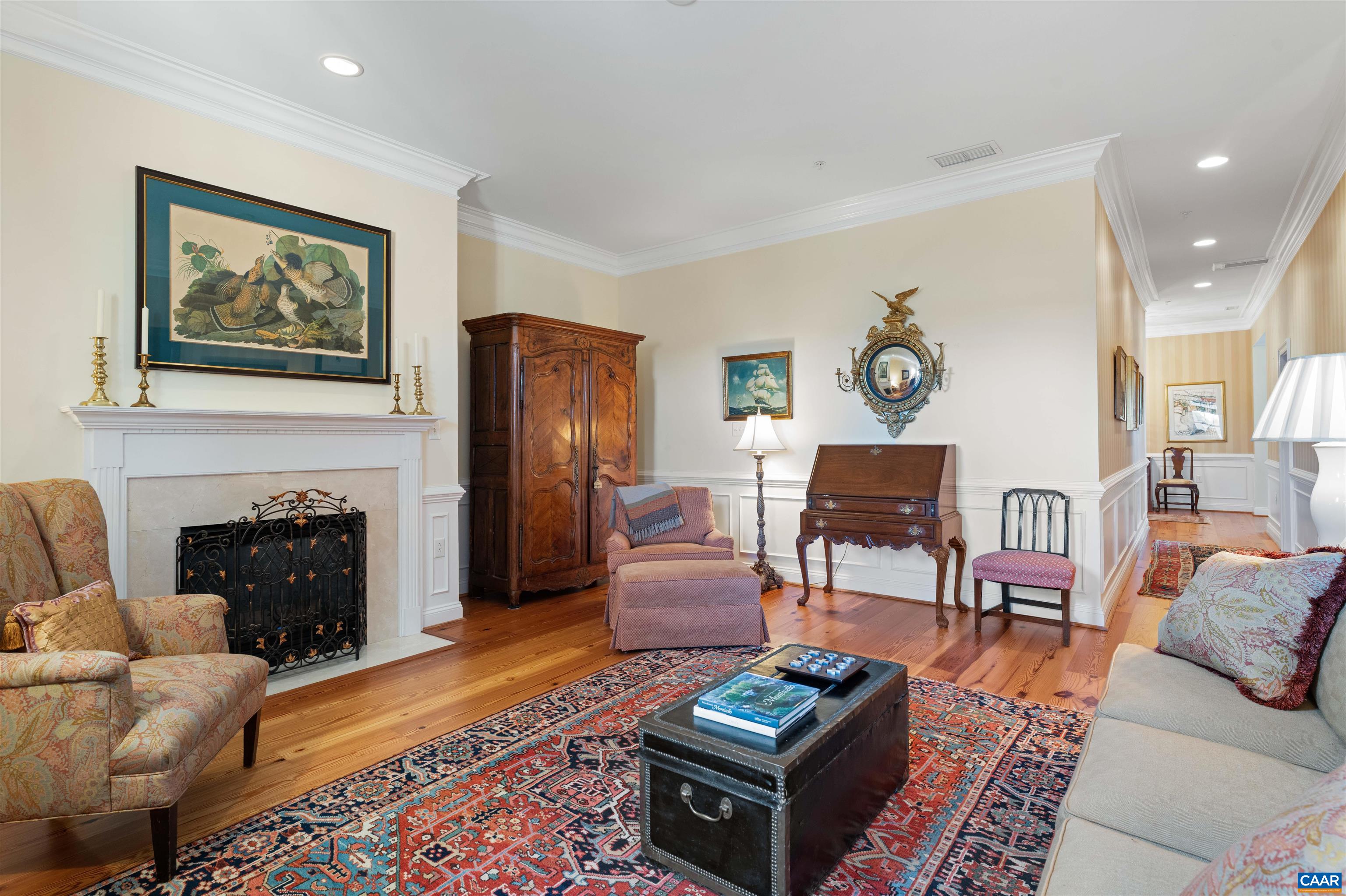 435 WHITE GABLES LN Unit: 302
