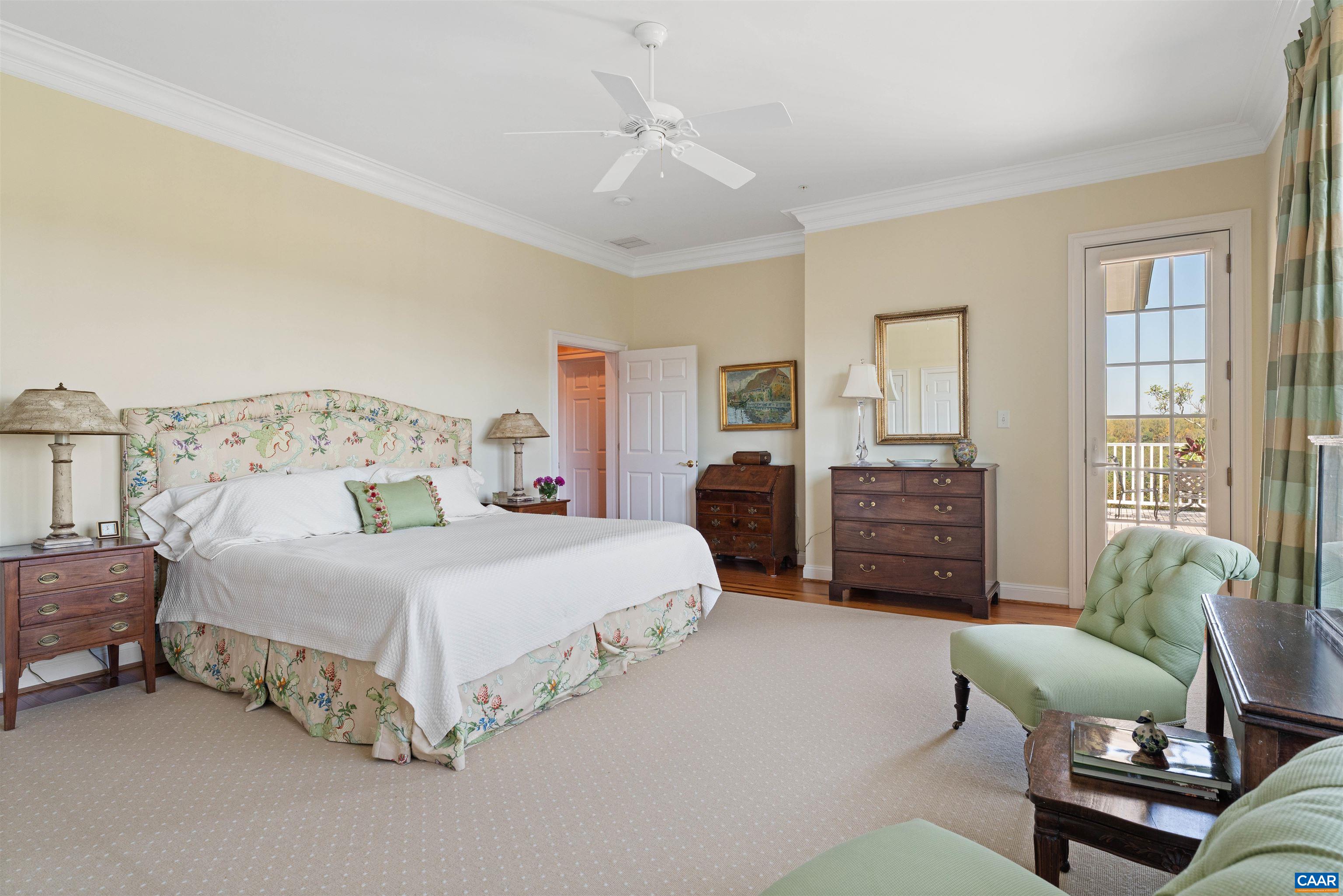 435 WHITE GABLES LN Unit: 302