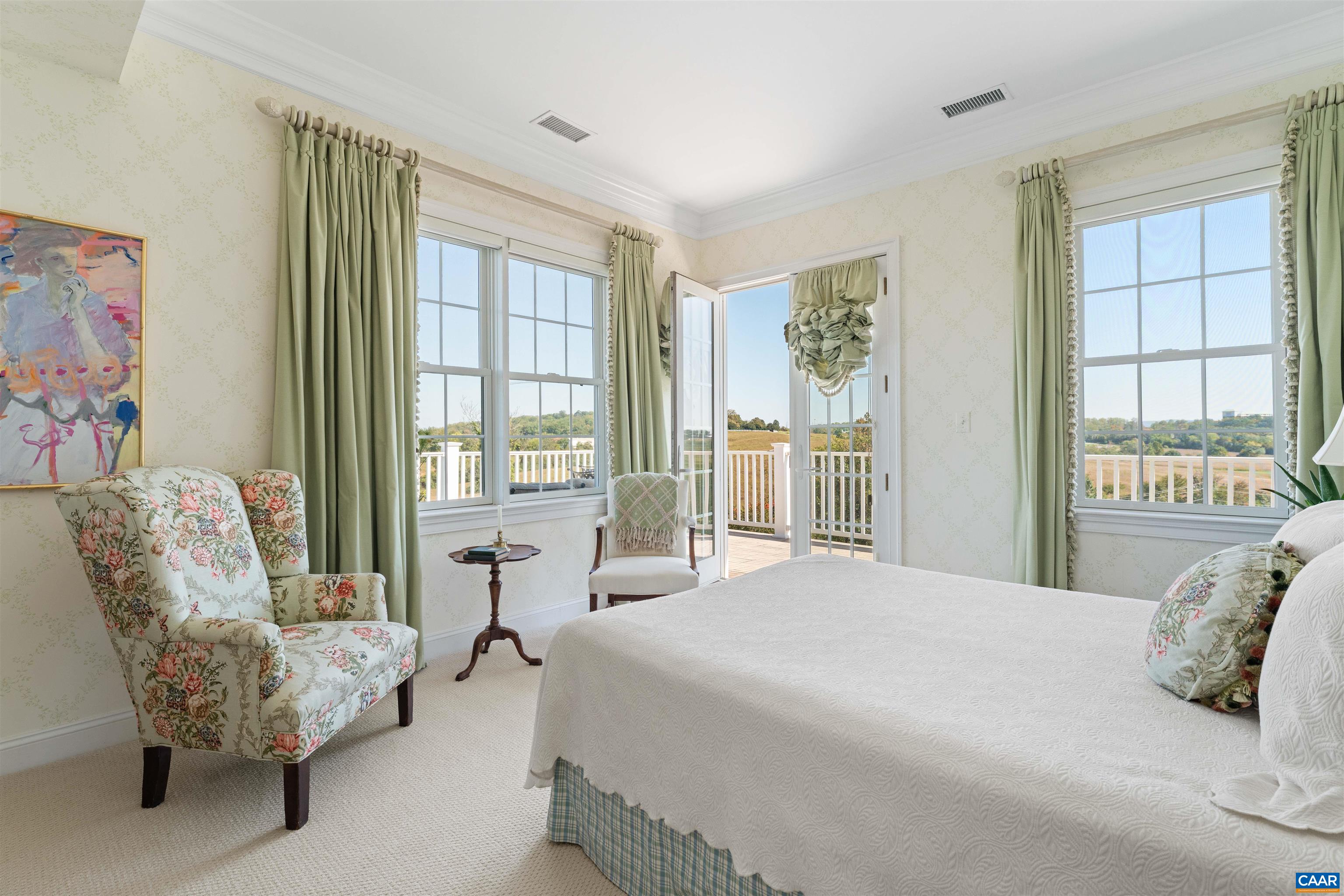 435 WHITE GABLES LN Unit: 302