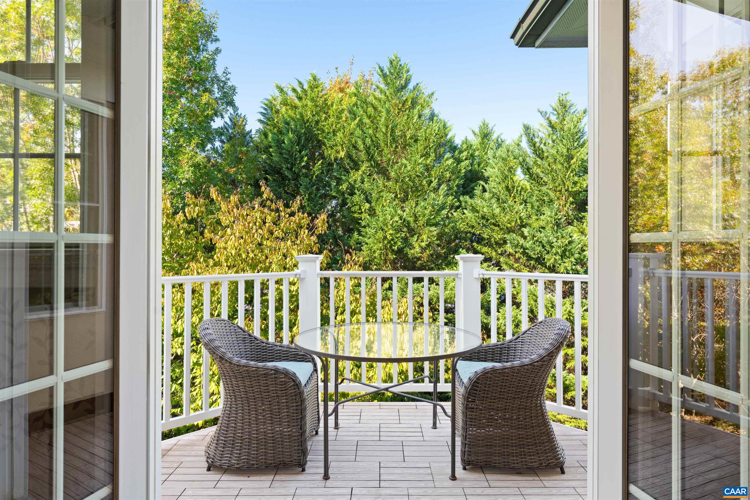 435 WHITE GABLES LN Unit: 302