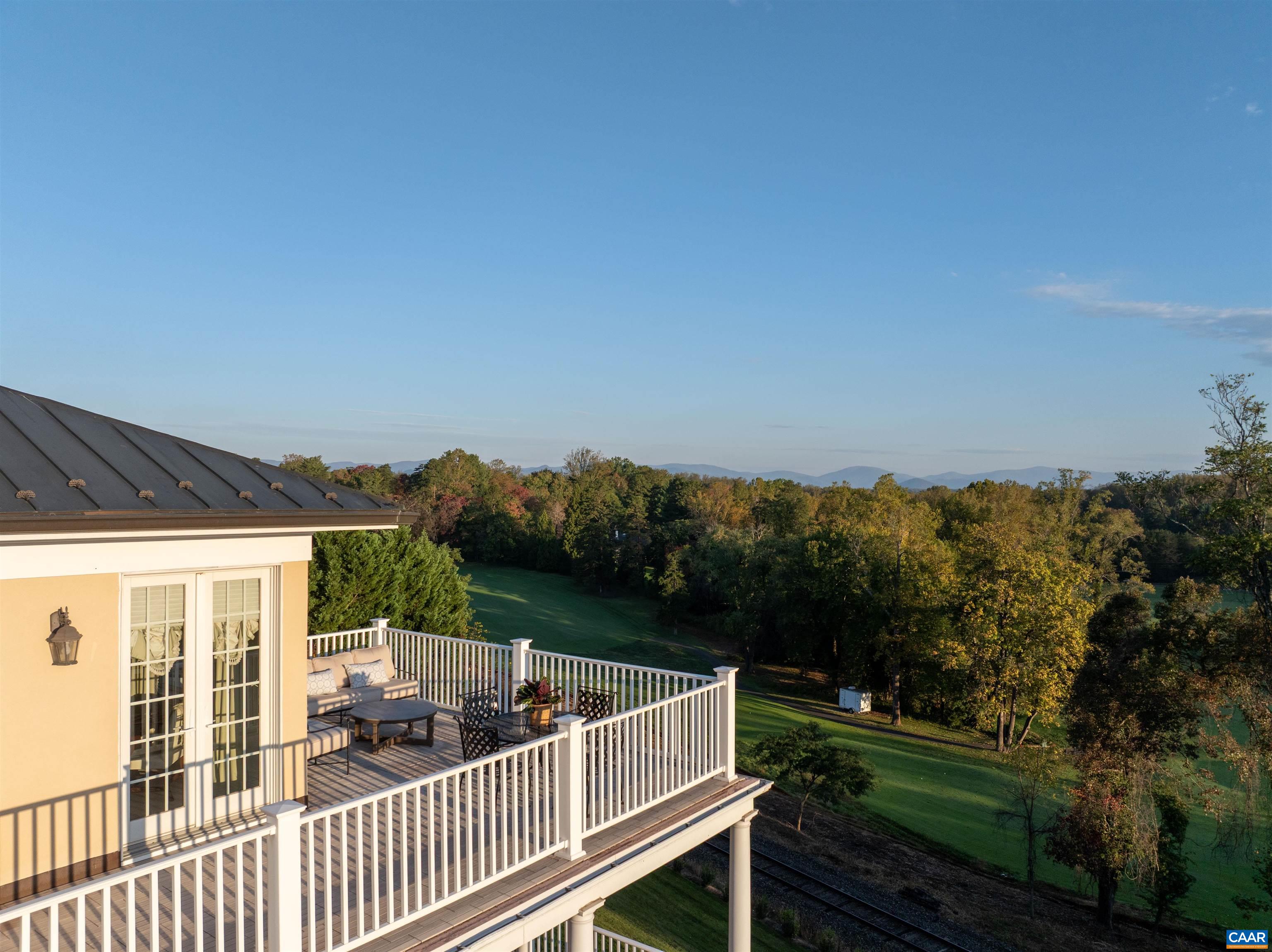 435 WHITE GABLES LN Unit: 302