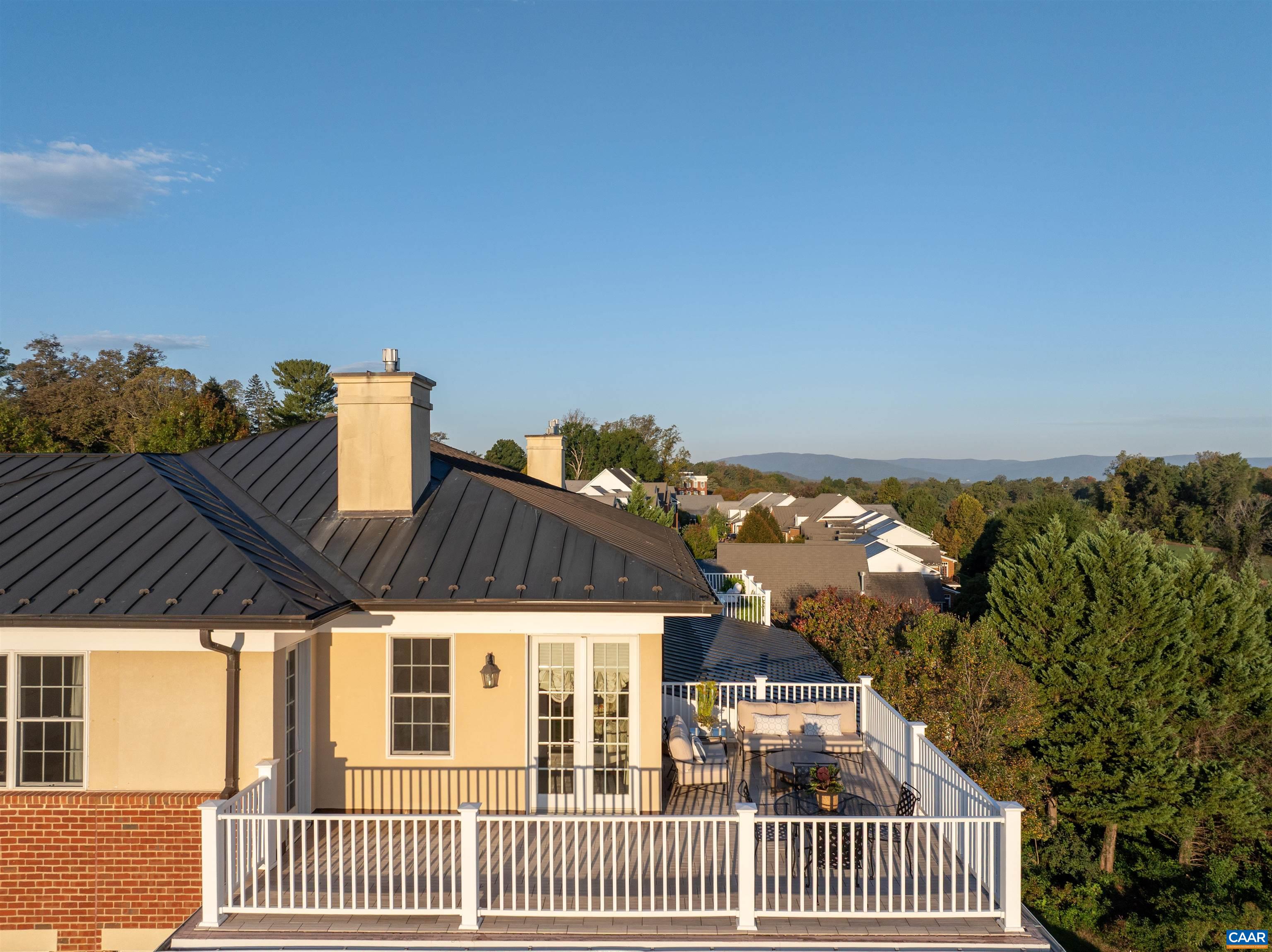 435 WHITE GABLES LN Unit: 302