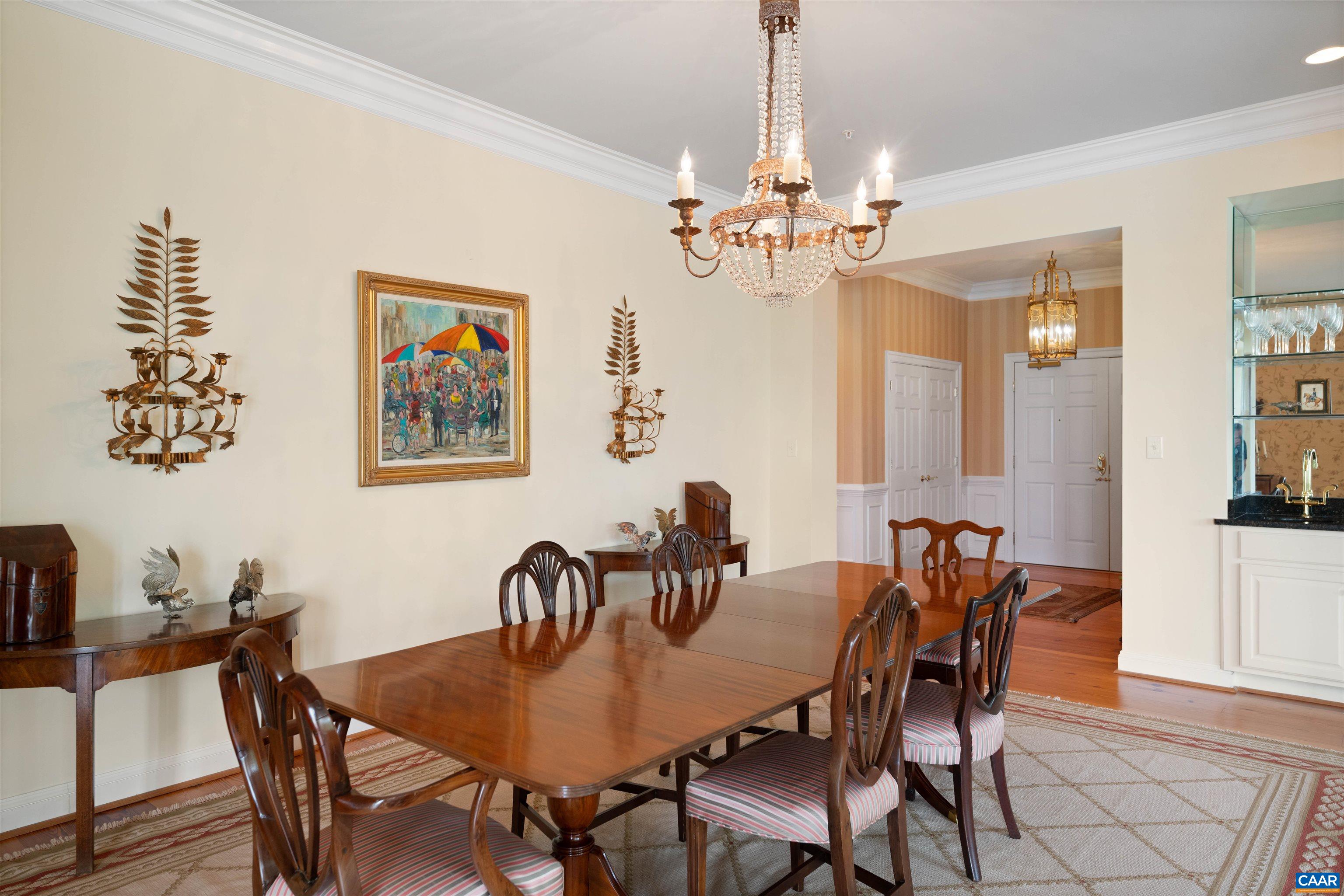 435 WHITE GABLES LN Unit: 302