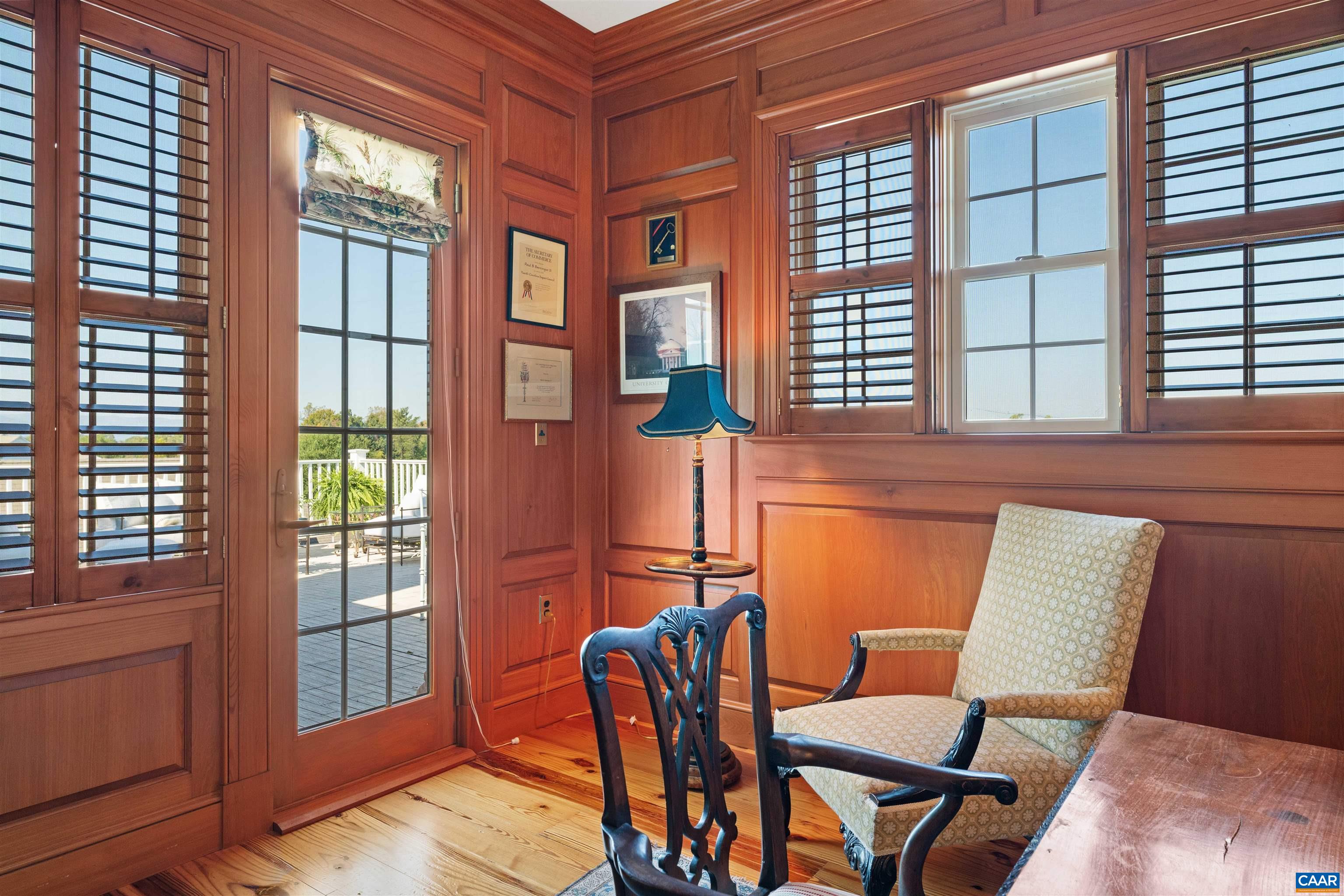 435 WHITE GABLES LN Unit: 302