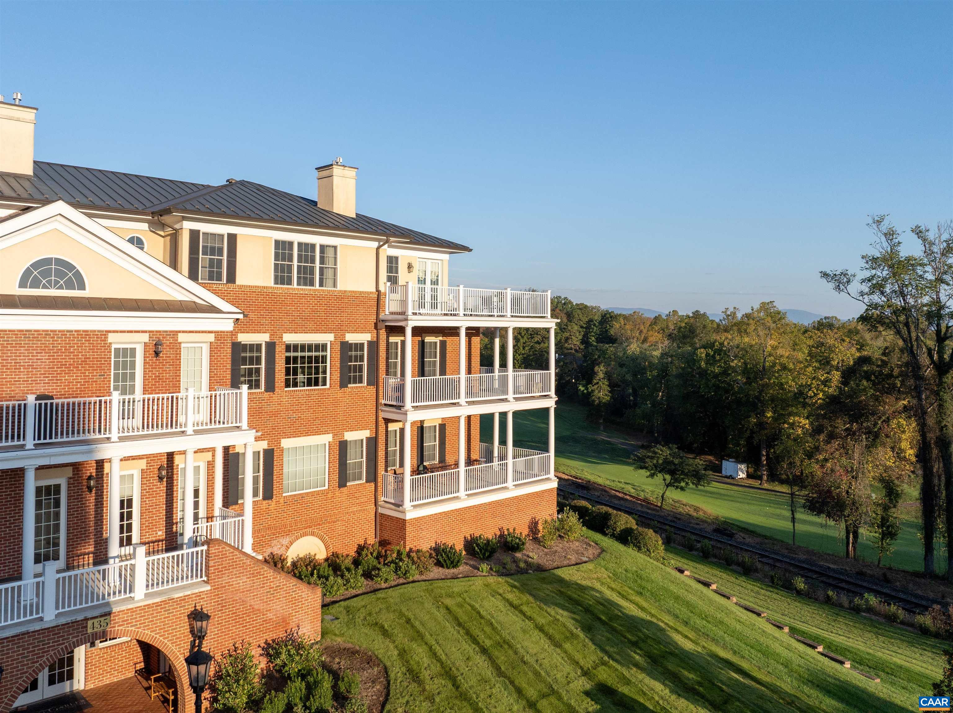 435 WHITE GABLES LN Unit: 302