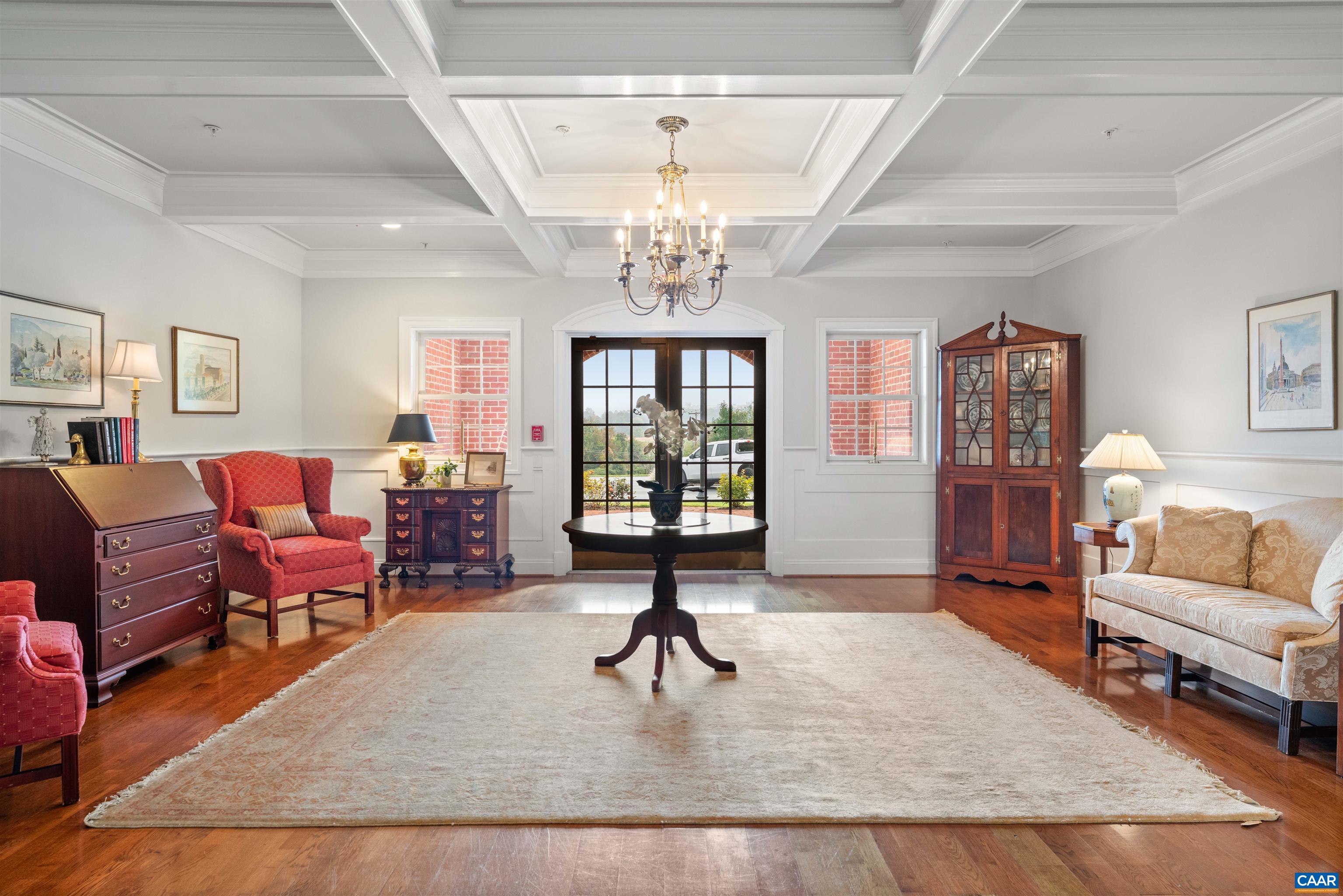 435 WHITE GABLES LN Unit: 302
