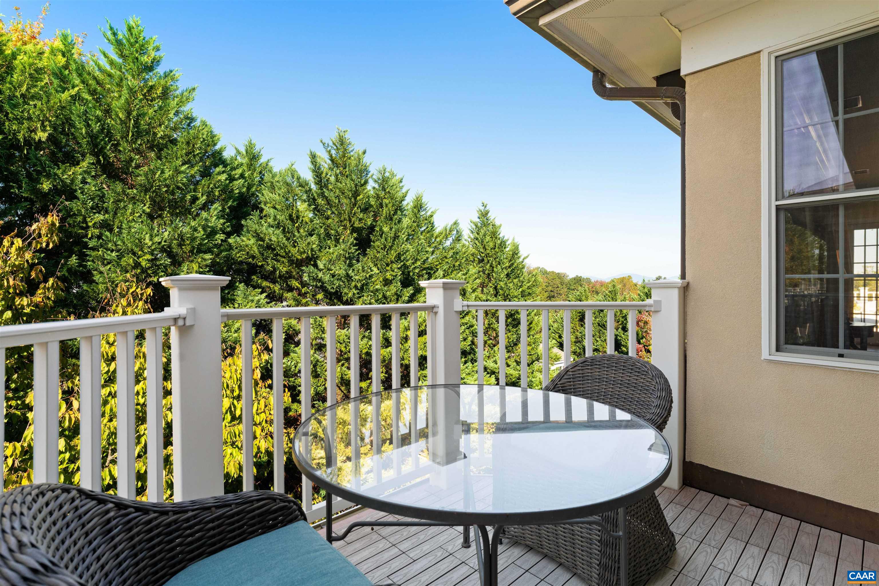 435 WHITE GABLES LN Unit: 302
