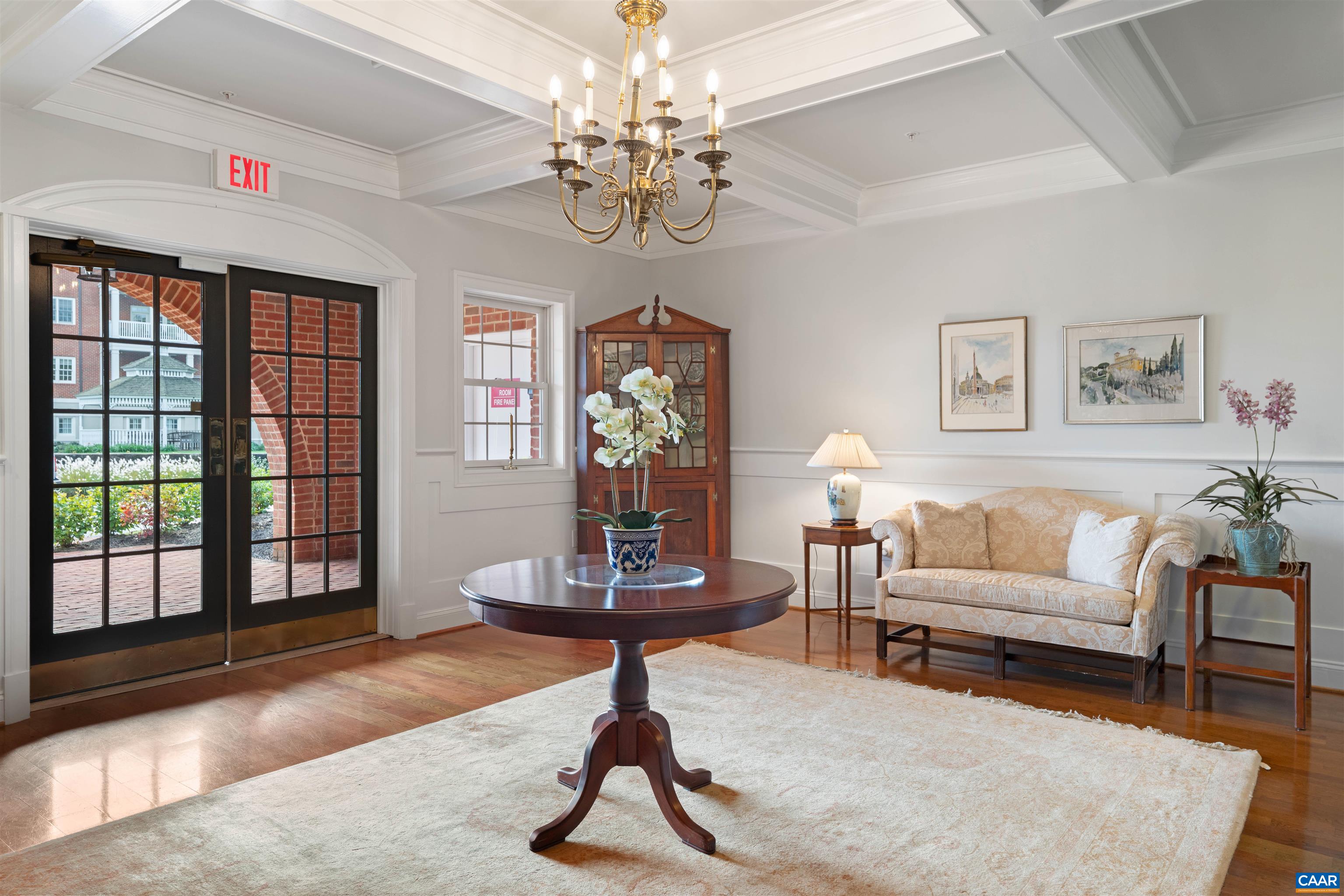 435 WHITE GABLES LN Unit: 302