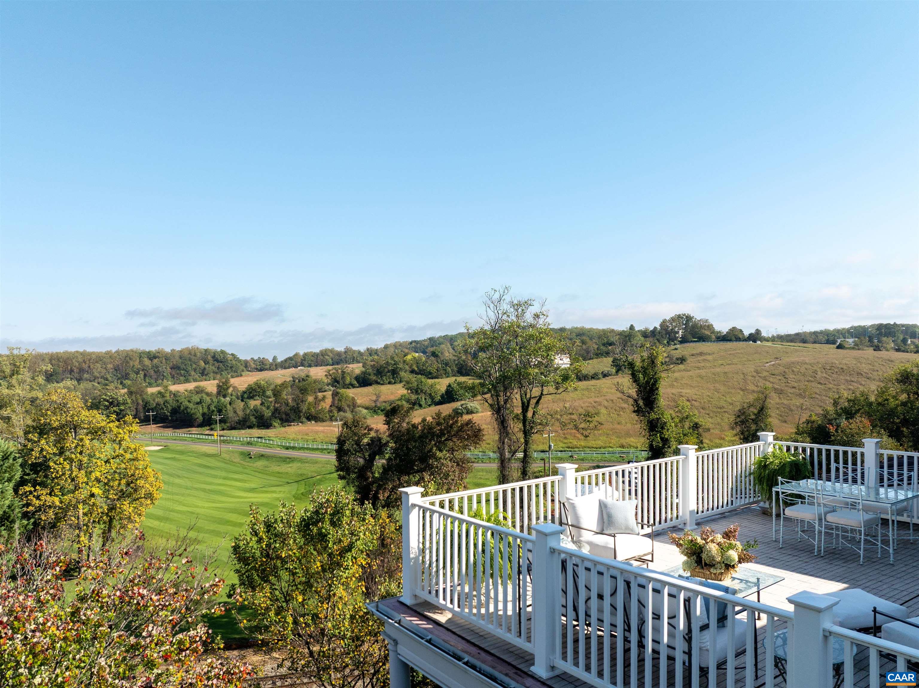 435 WHITE GABLES LN Unit: 302