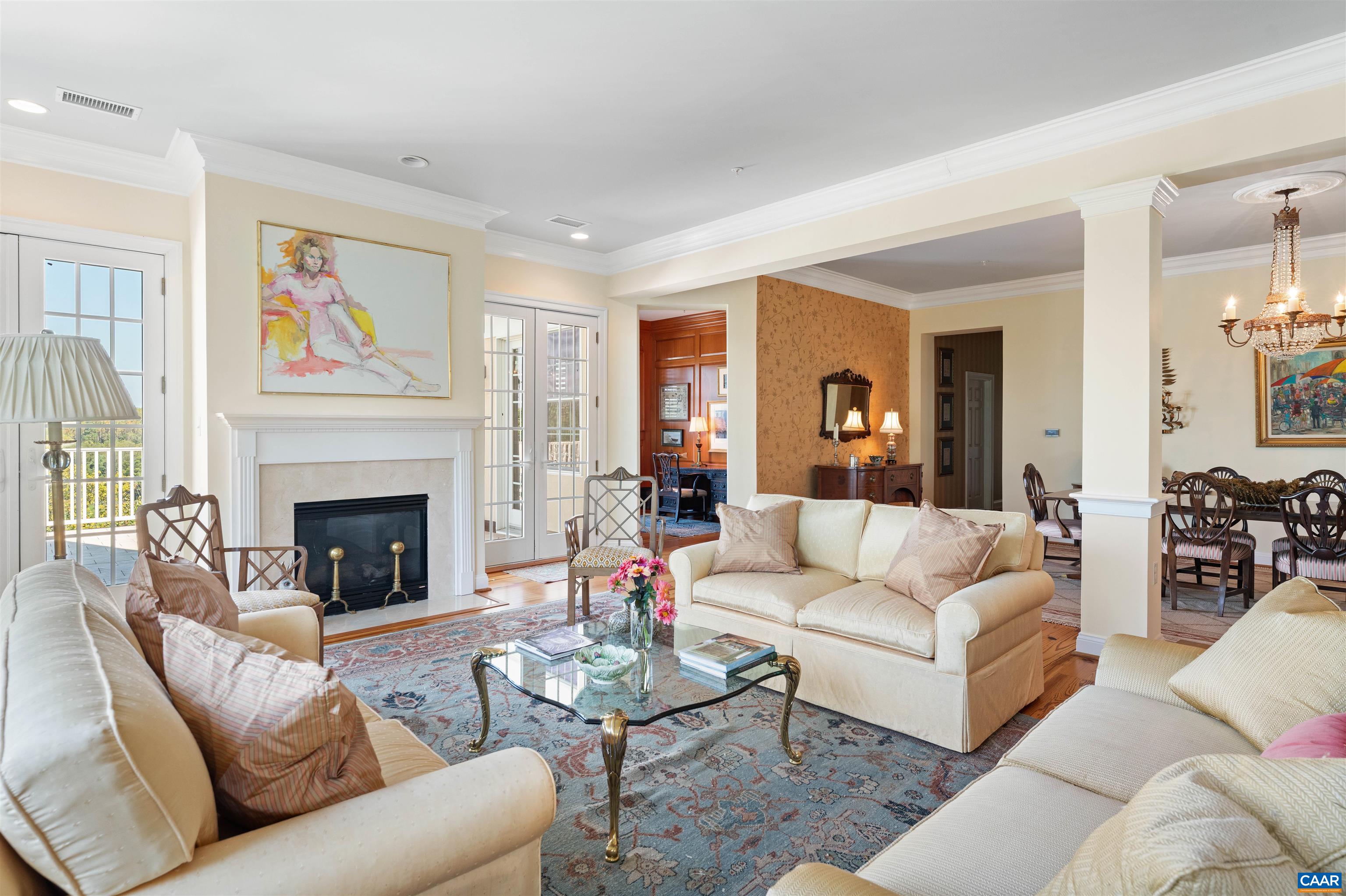 435 WHITE GABLES LN Unit: 302