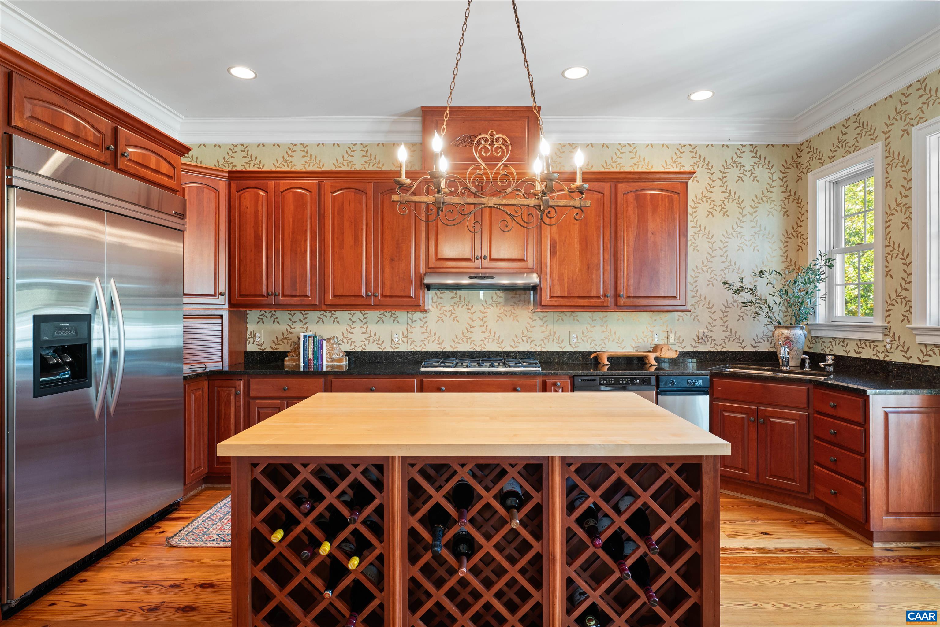 435 WHITE GABLES LN Unit: 302