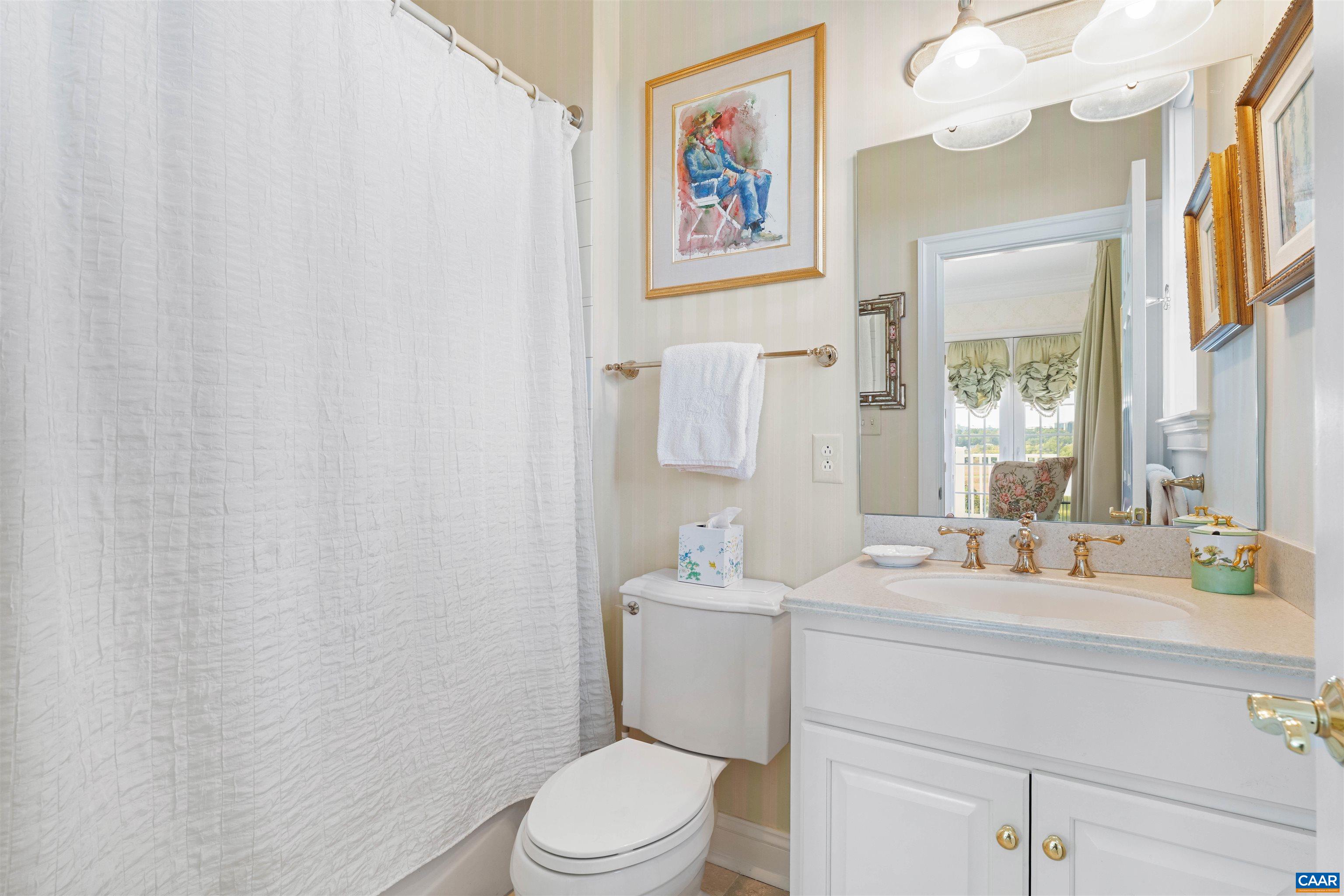435 WHITE GABLES LN Unit: 302