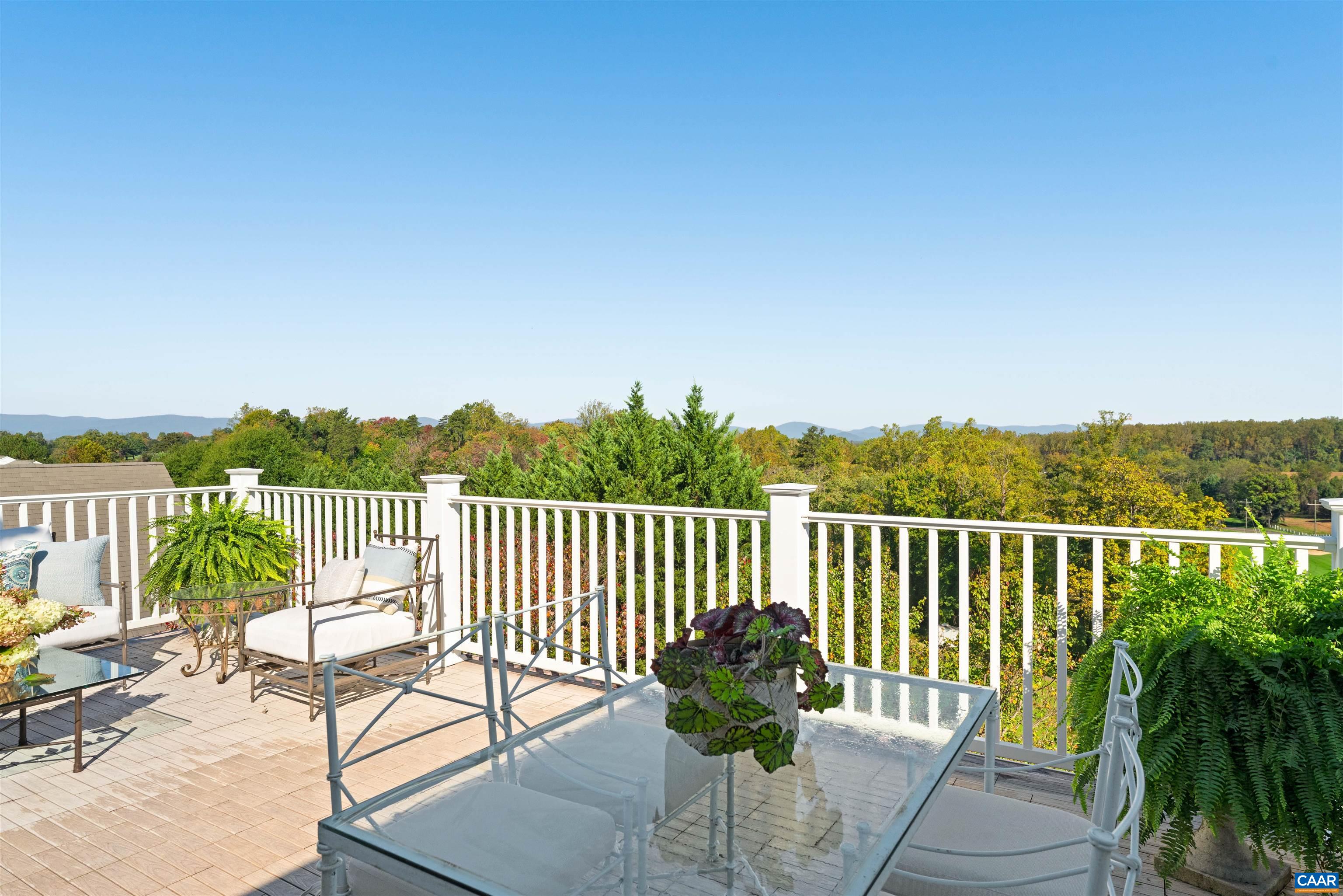 435 WHITE GABLES LN Unit: 302