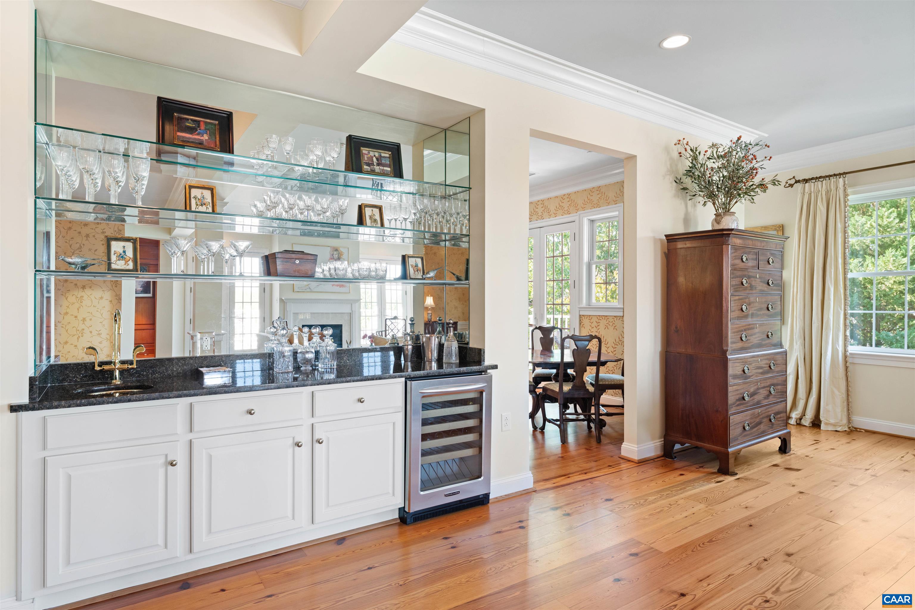 435 WHITE GABLES LN Unit: 302
