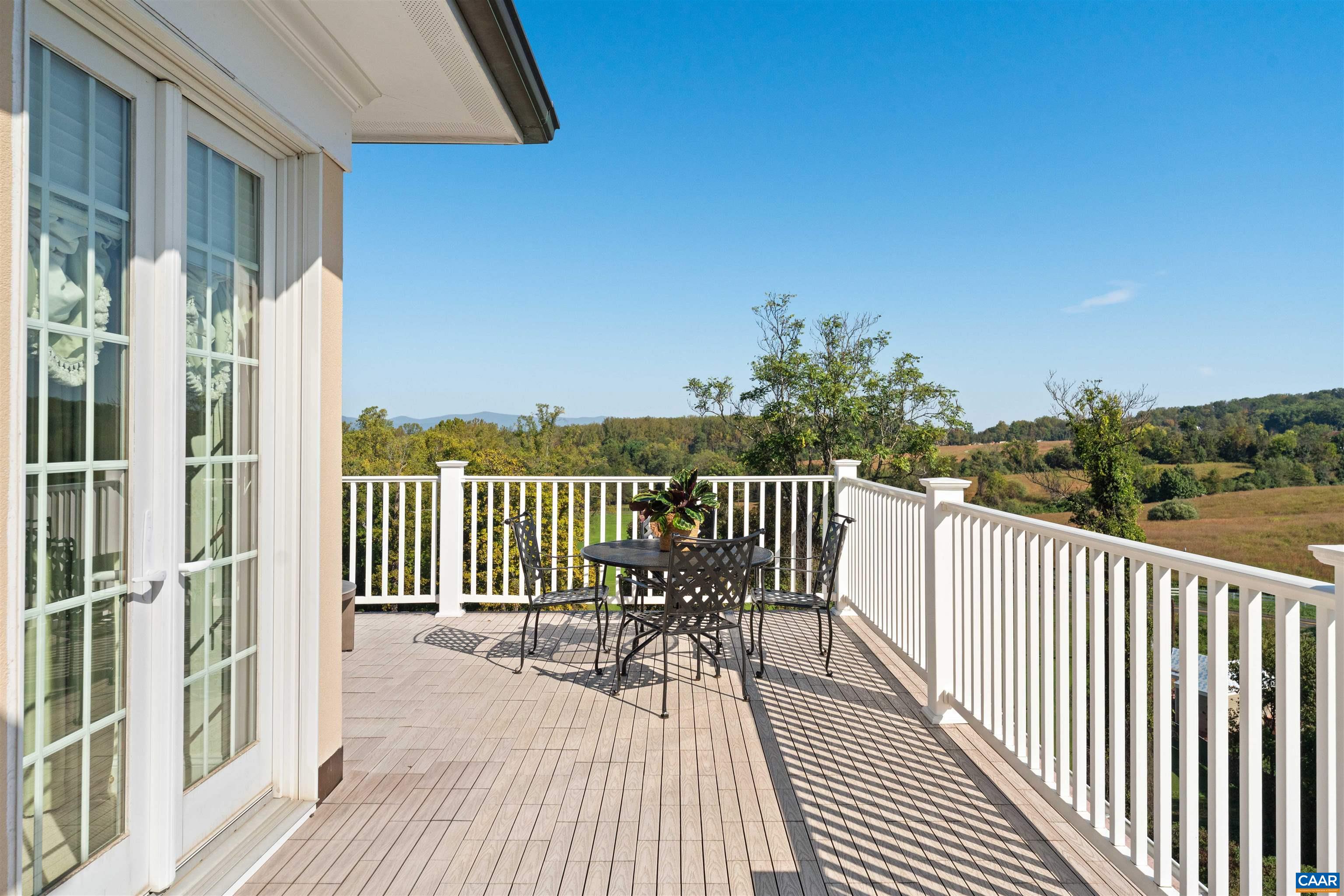 435 WHITE GABLES LN Unit: 302
