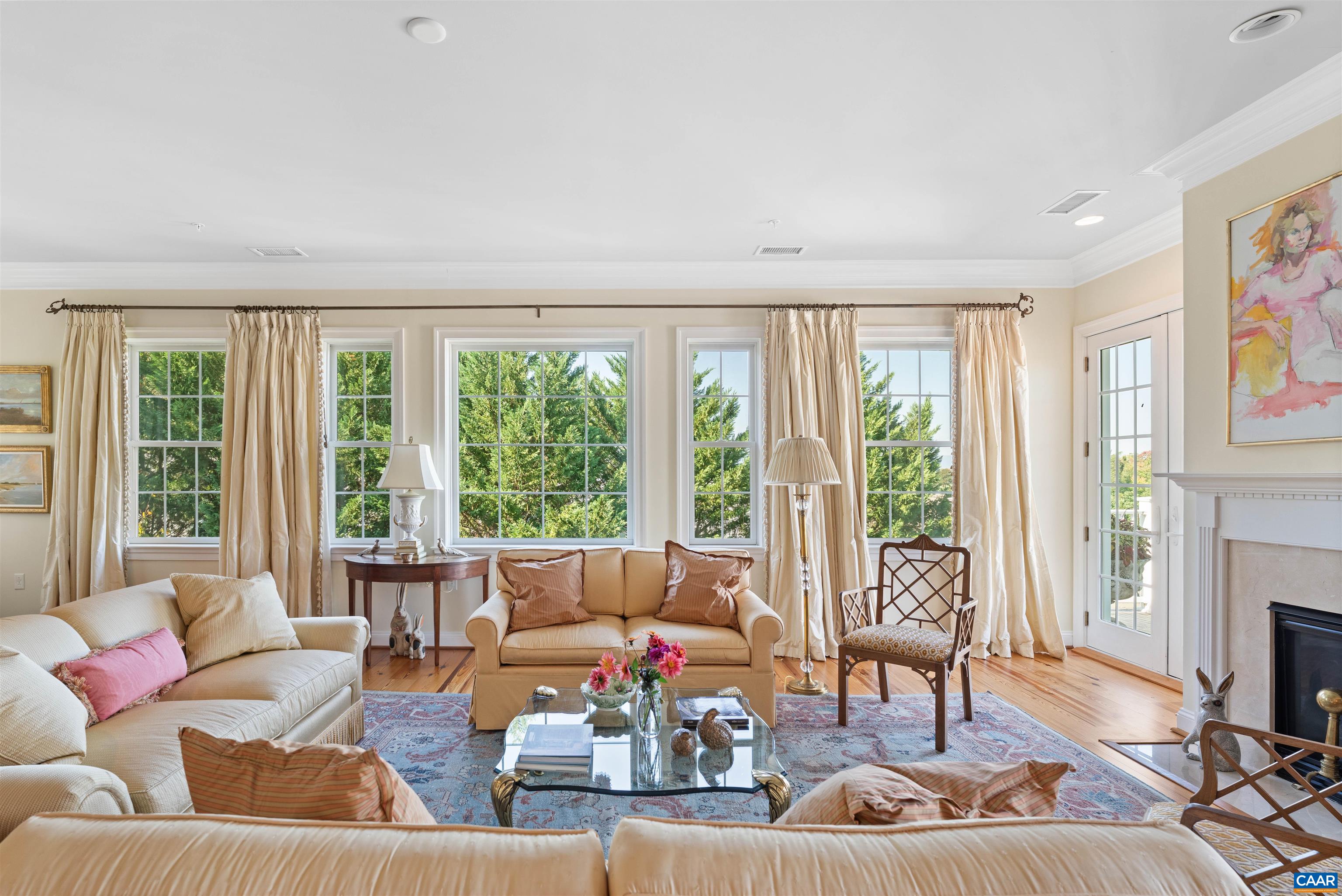 435 WHITE GABLES LN Unit: 302