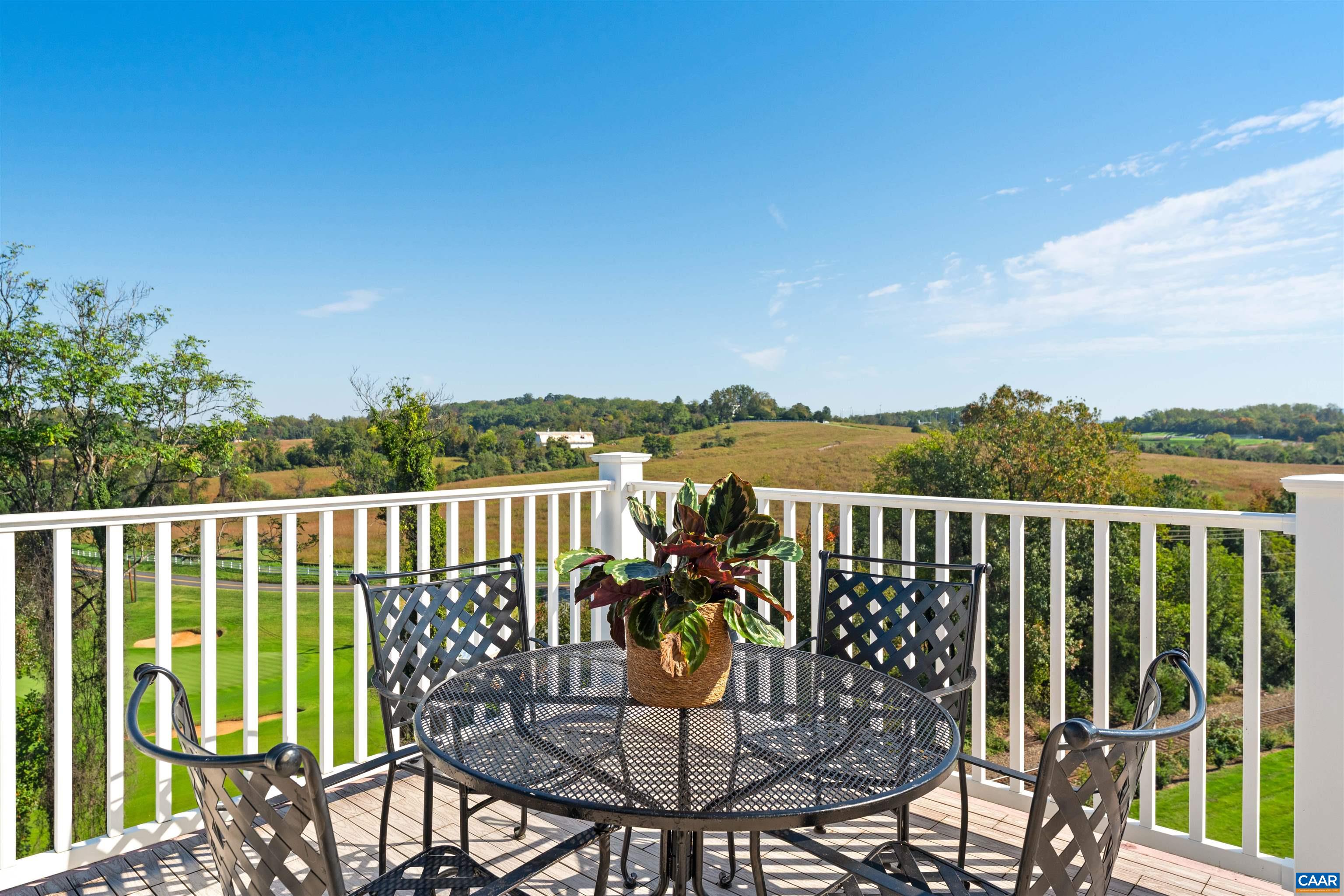435 WHITE GABLES LN Unit: 302