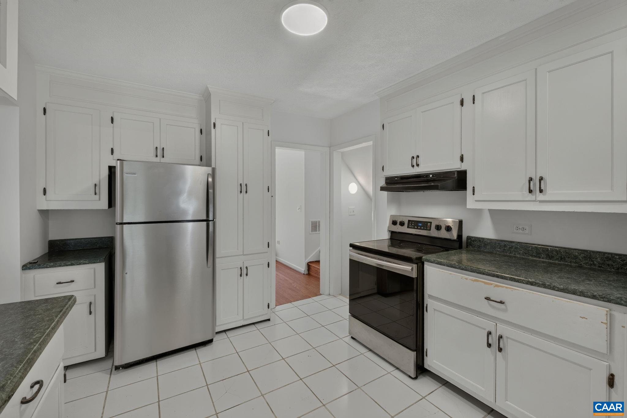 1044 MILTON DR