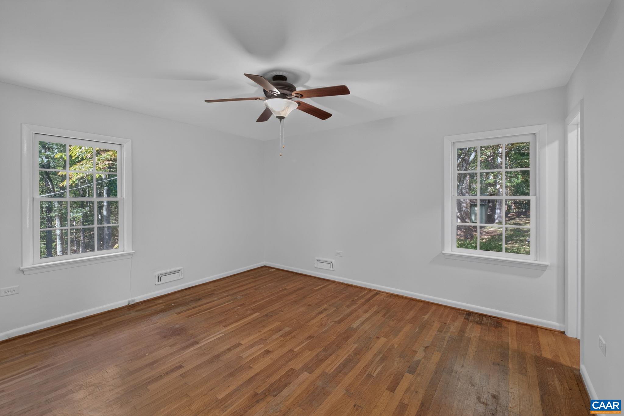1044 MILTON DR