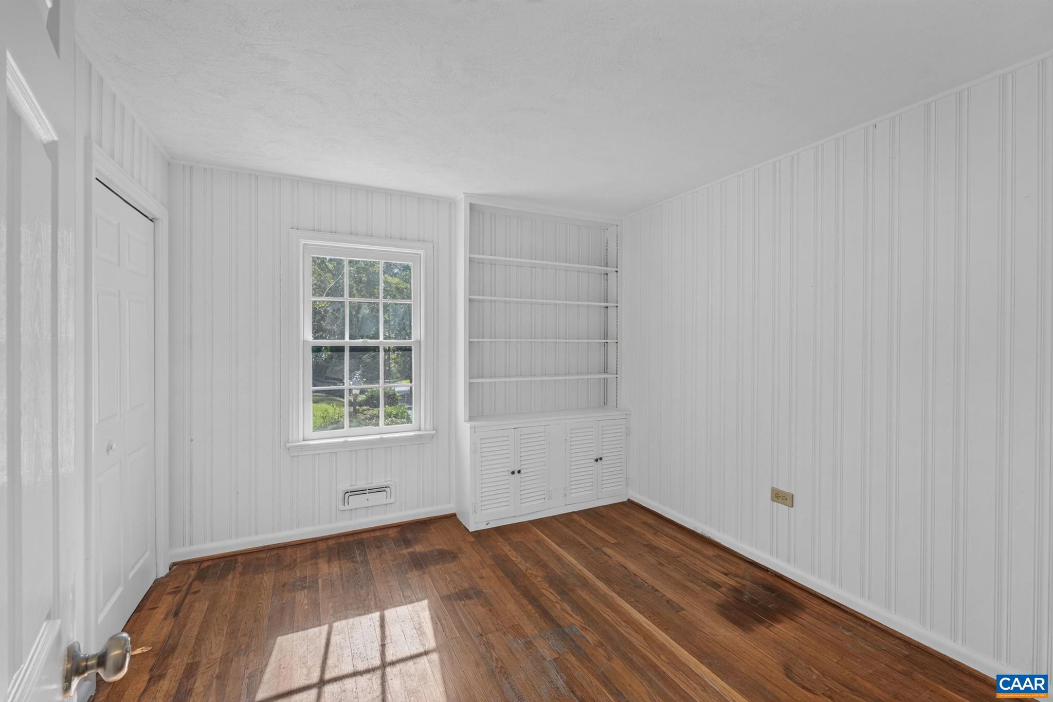 1044 MILTON DR