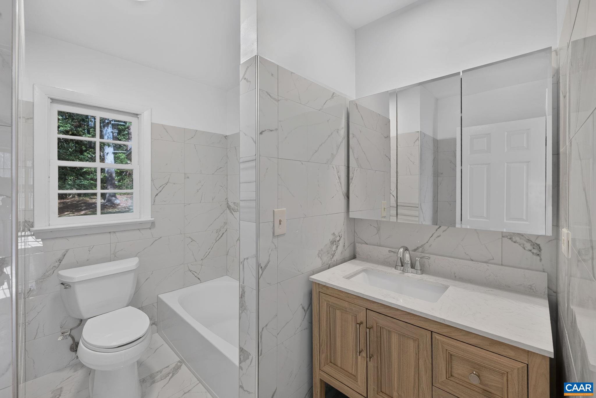1044 MILTON DR