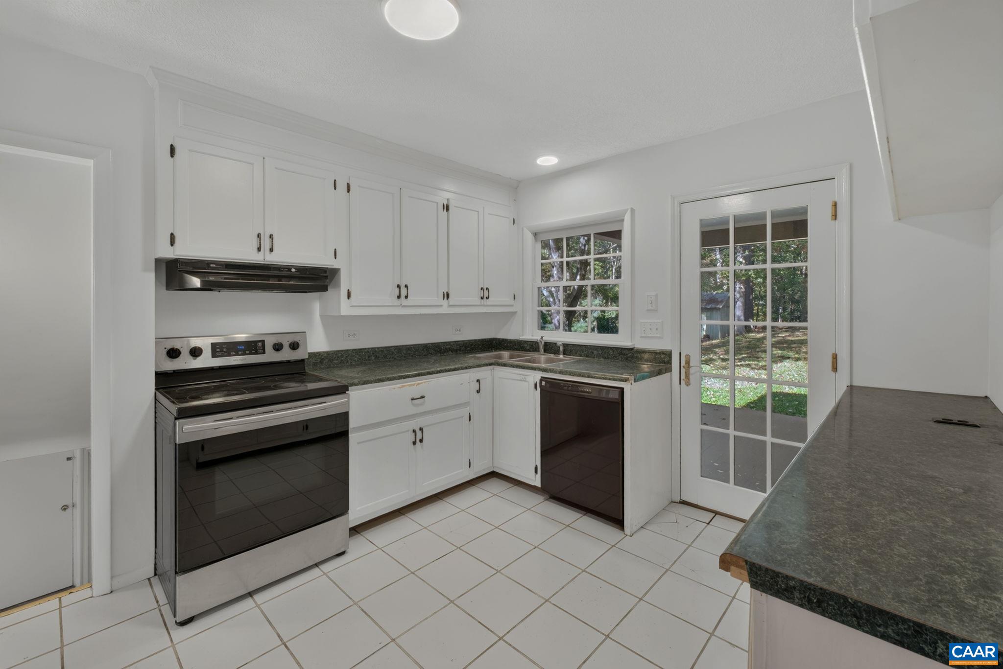 1044 MILTON DR