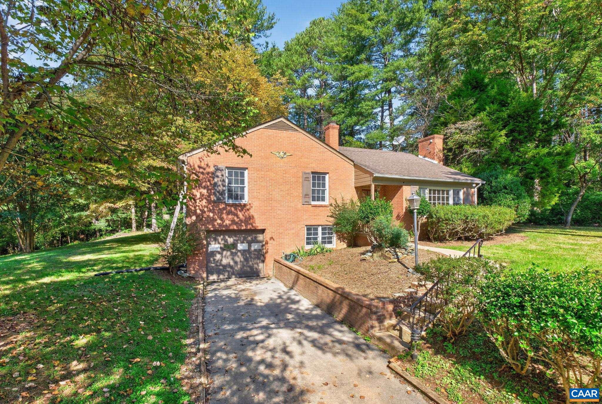 1044 MILTON DR