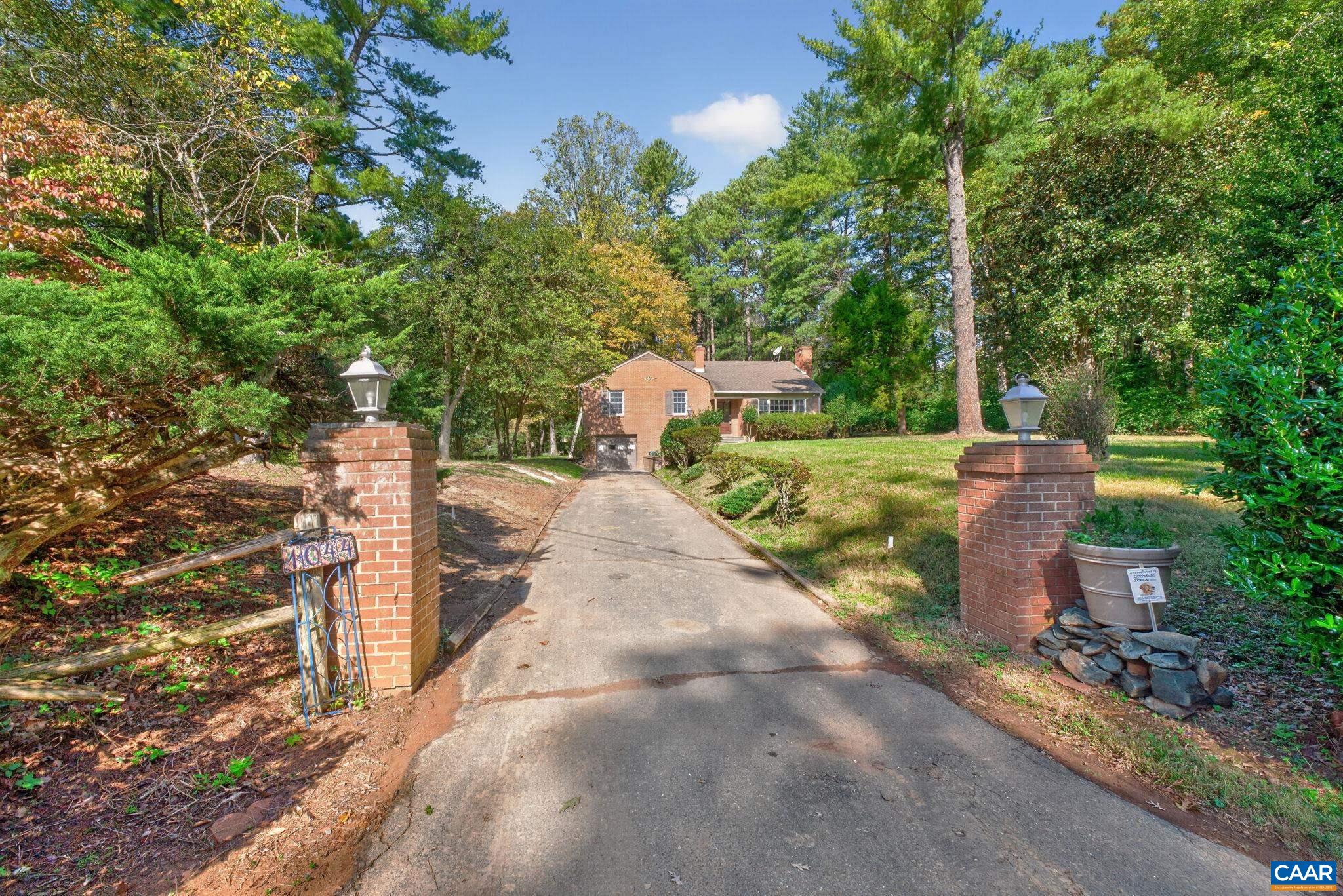 1044 MILTON DR