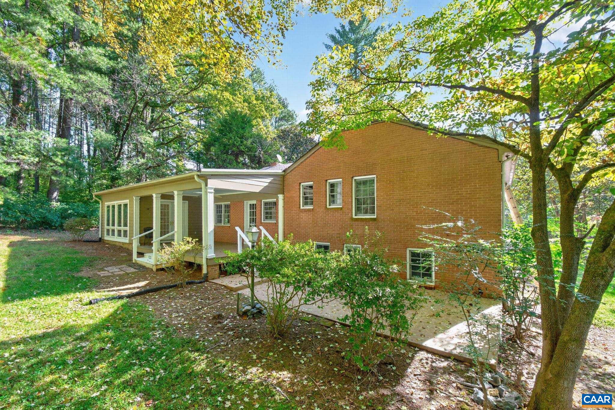1044 MILTON DR