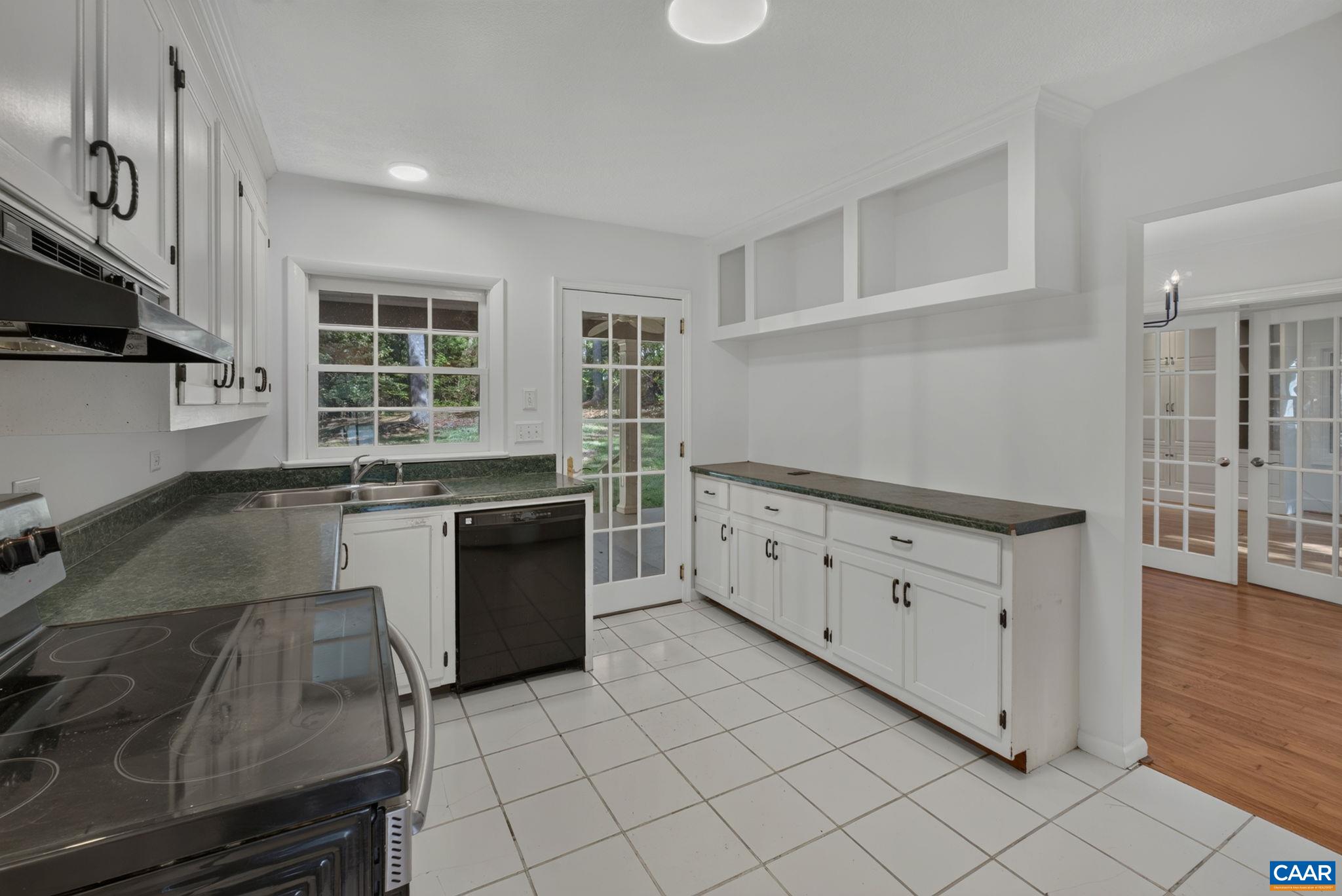 1044 MILTON DR