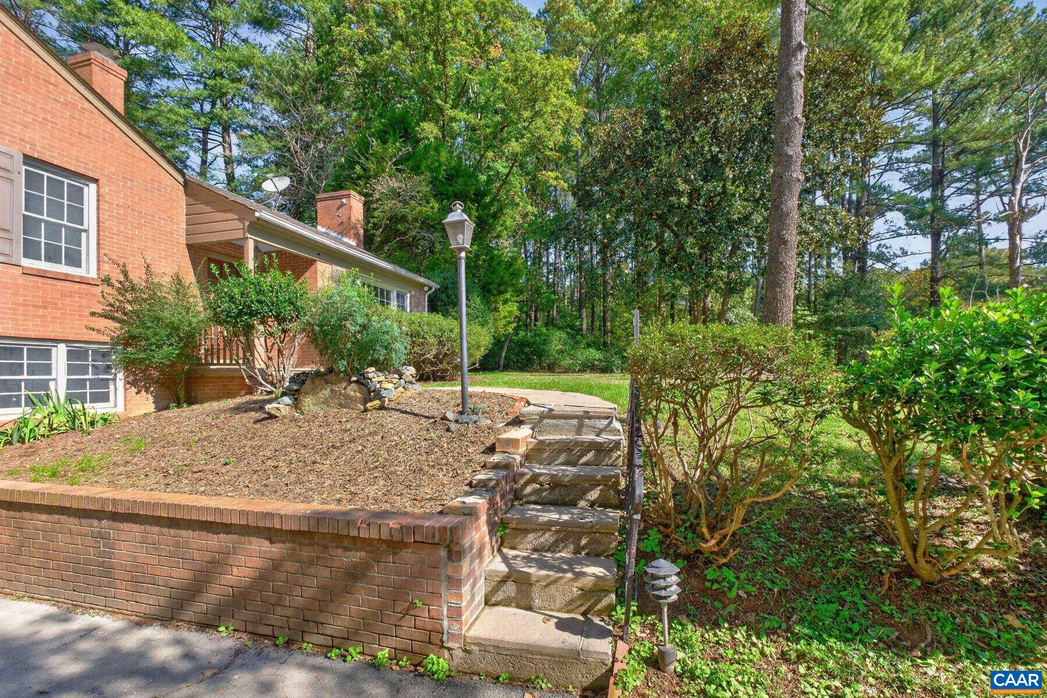 1044 MILTON DR