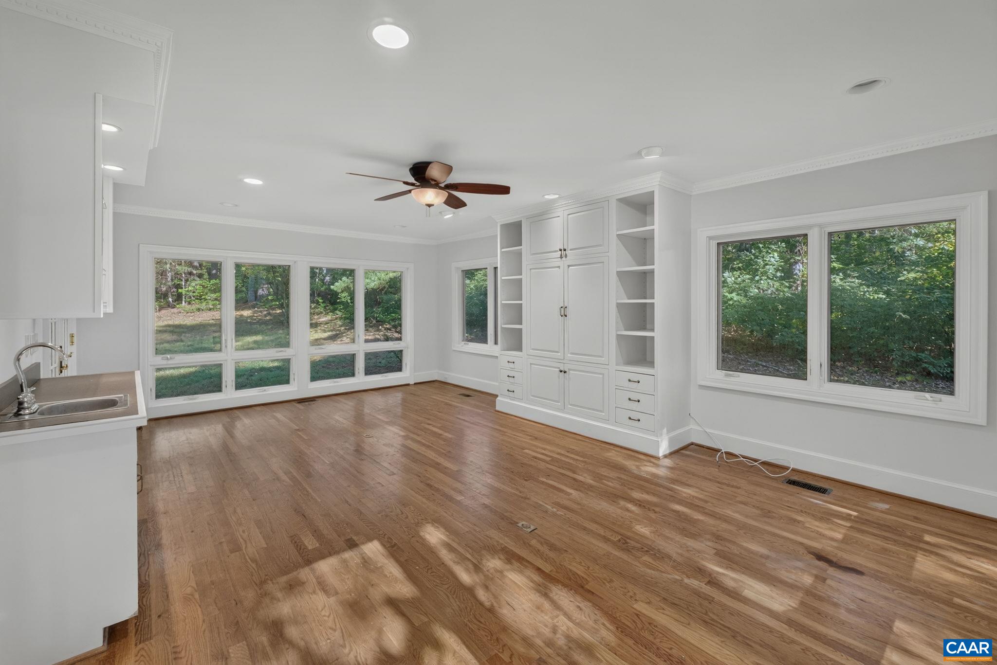 1044 MILTON DR
