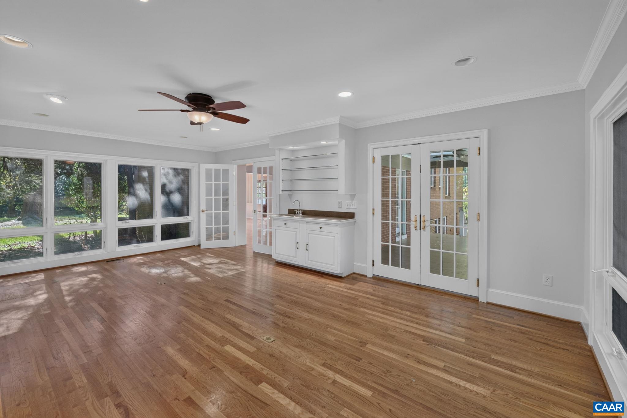 1044 MILTON DR