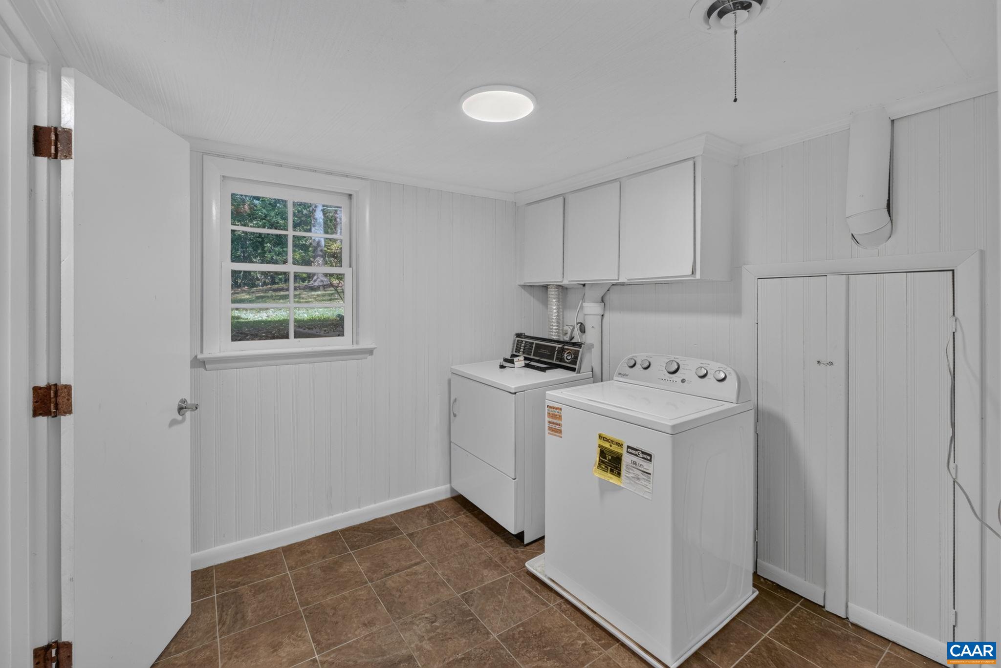 1044 MILTON DR