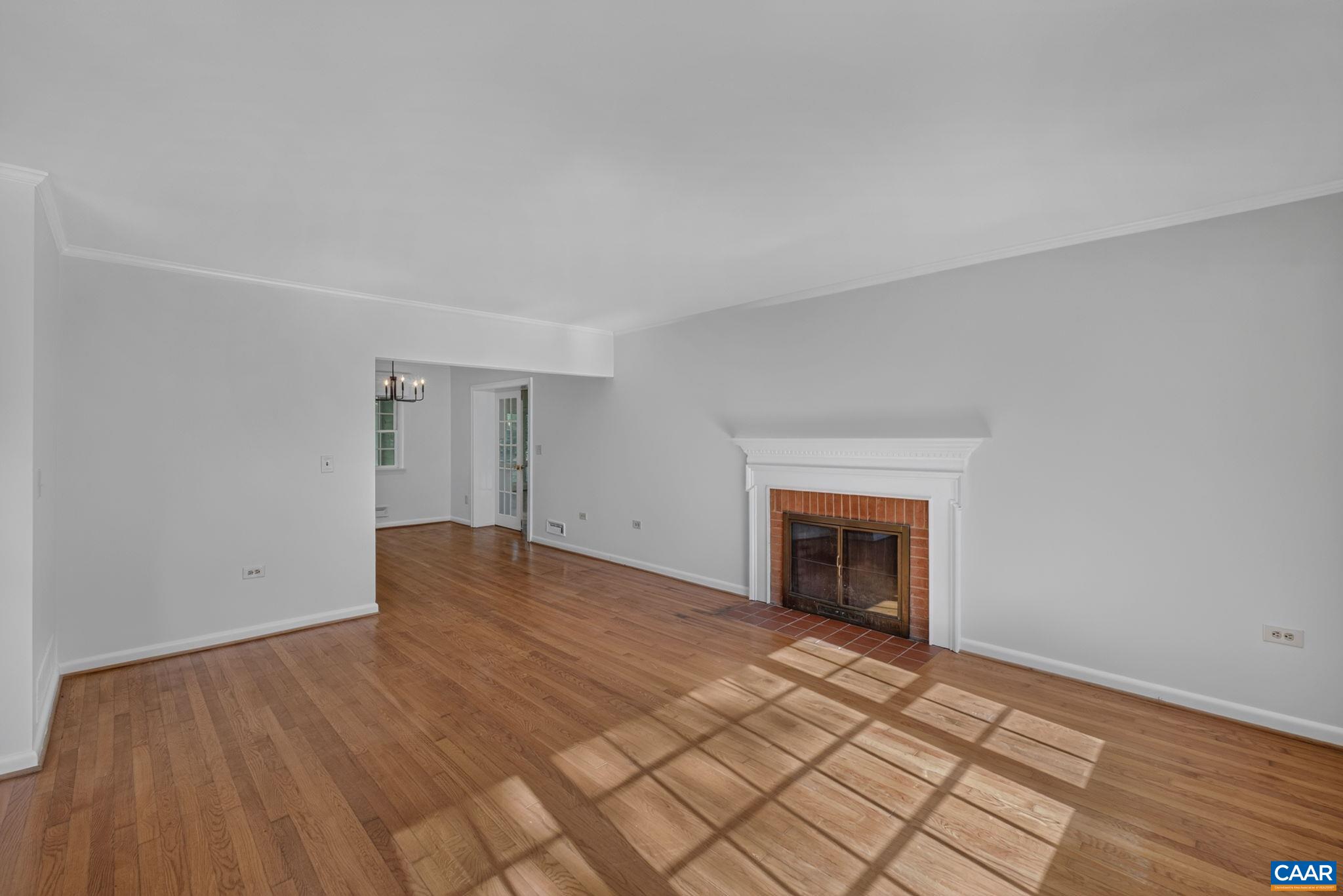 1044 MILTON DR