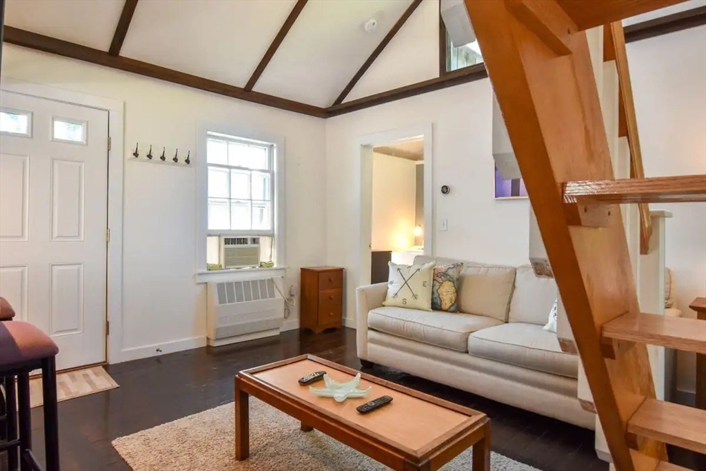 9 Youngs Ct Unit: -