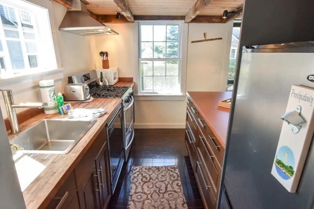 9 Youngs Ct Unit: -