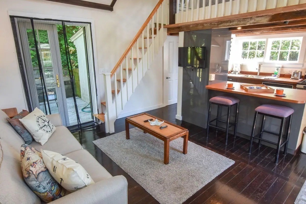 9 Youngs Ct Unit: -